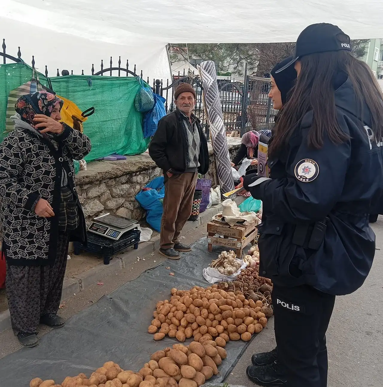 Şiddete karşı tek dokunuş: Konyalı kadınlara KADES eğitimi