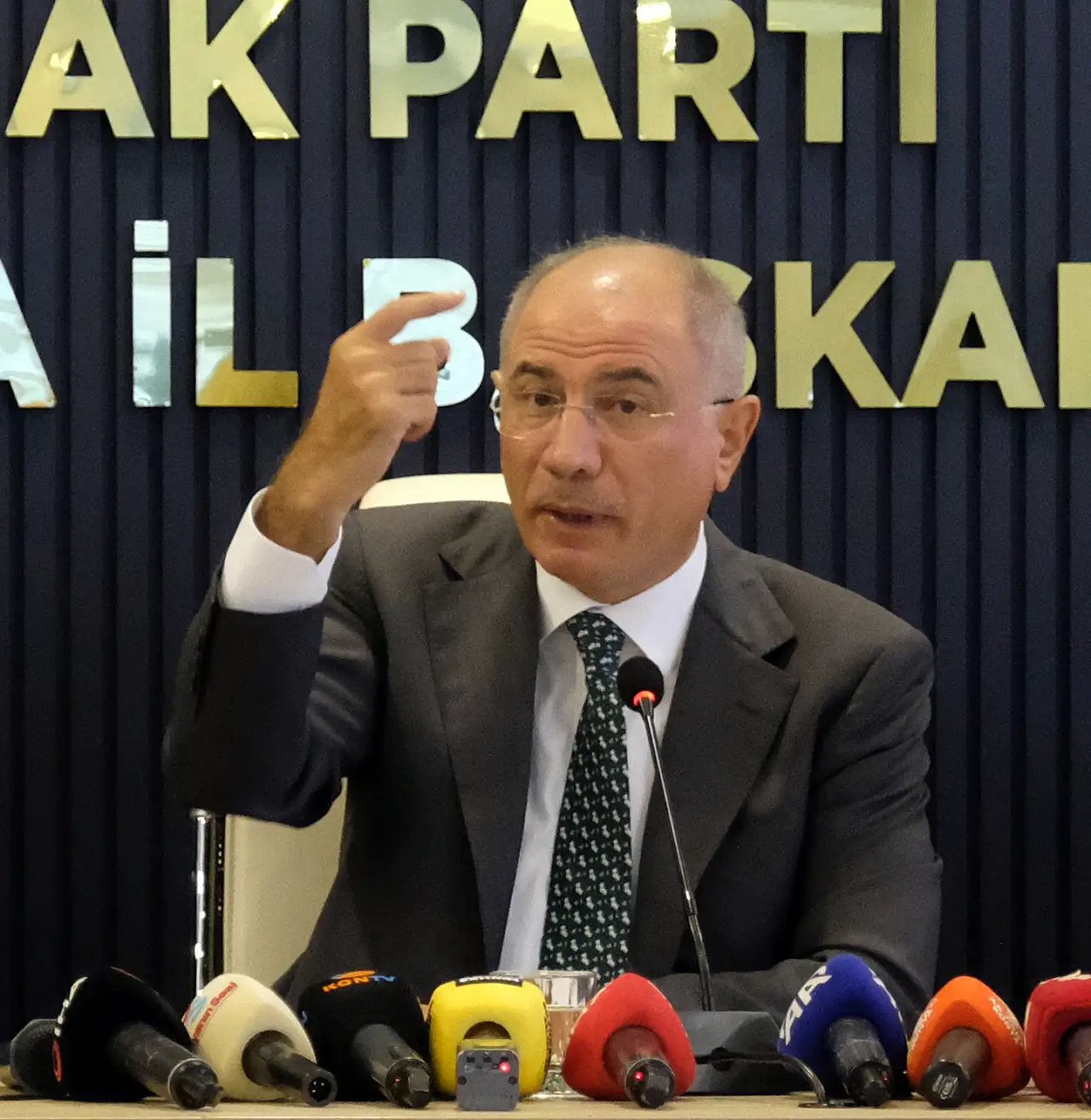 Efkan Ala Konya'dan mesaj verdi: 'Türkiye'nin yeni anayasaya ihtiyacı var'