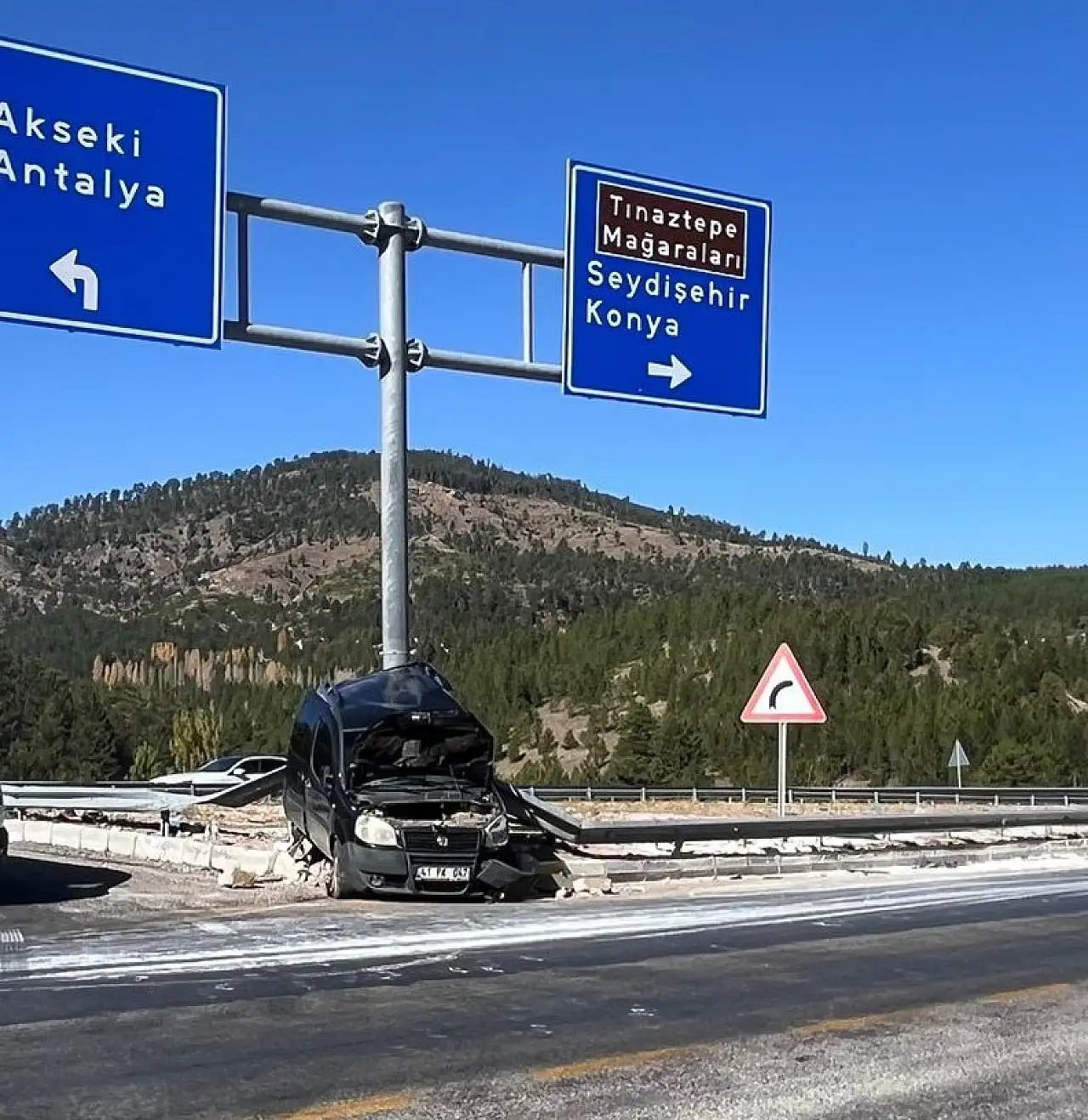 Konya'da kamyonetler çarpıştı! Sürücüler tedavi altında