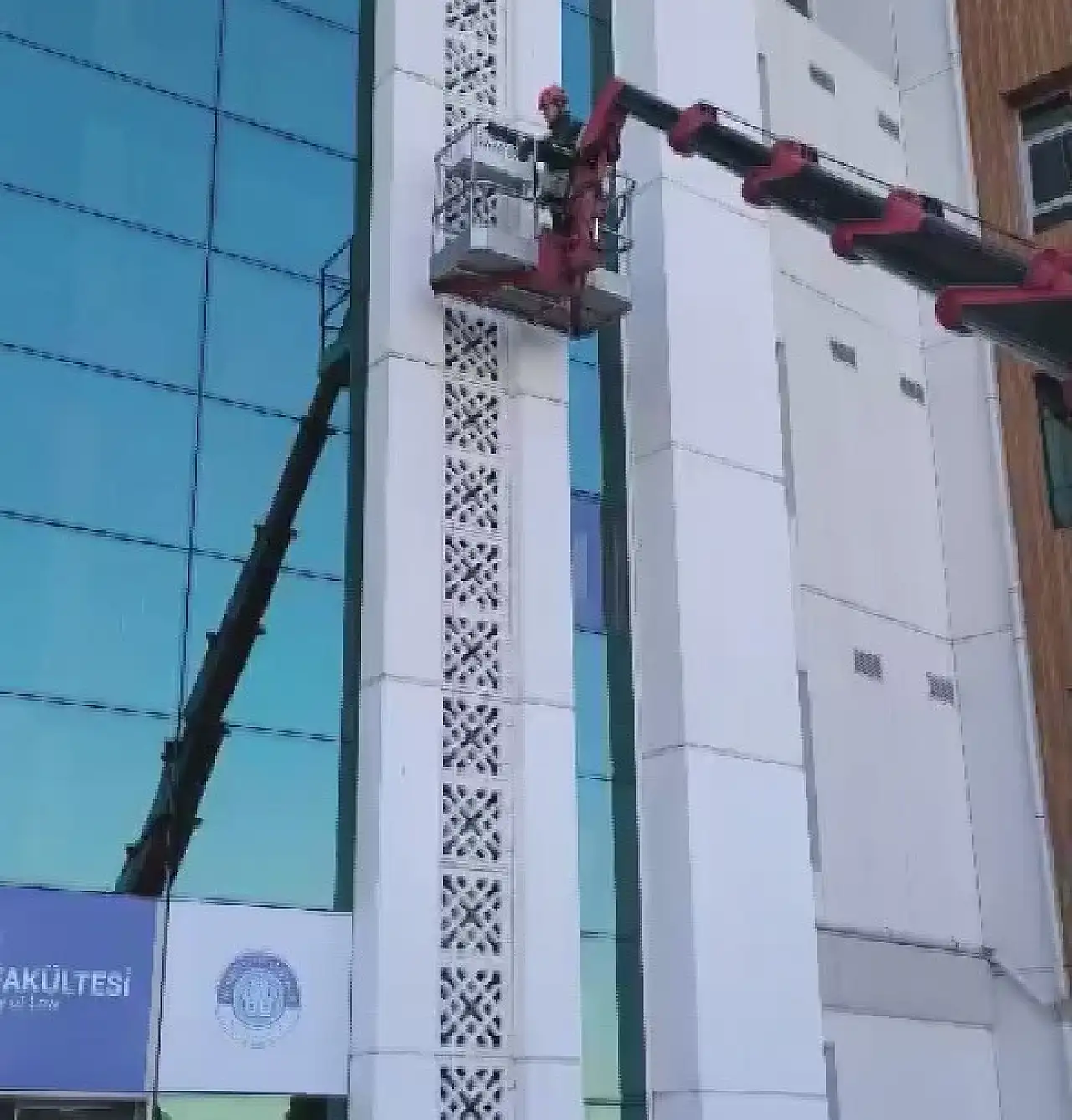 Konya'da 16 metre yüksekte mahsur kaldır! İşte böyle kurtarıldı