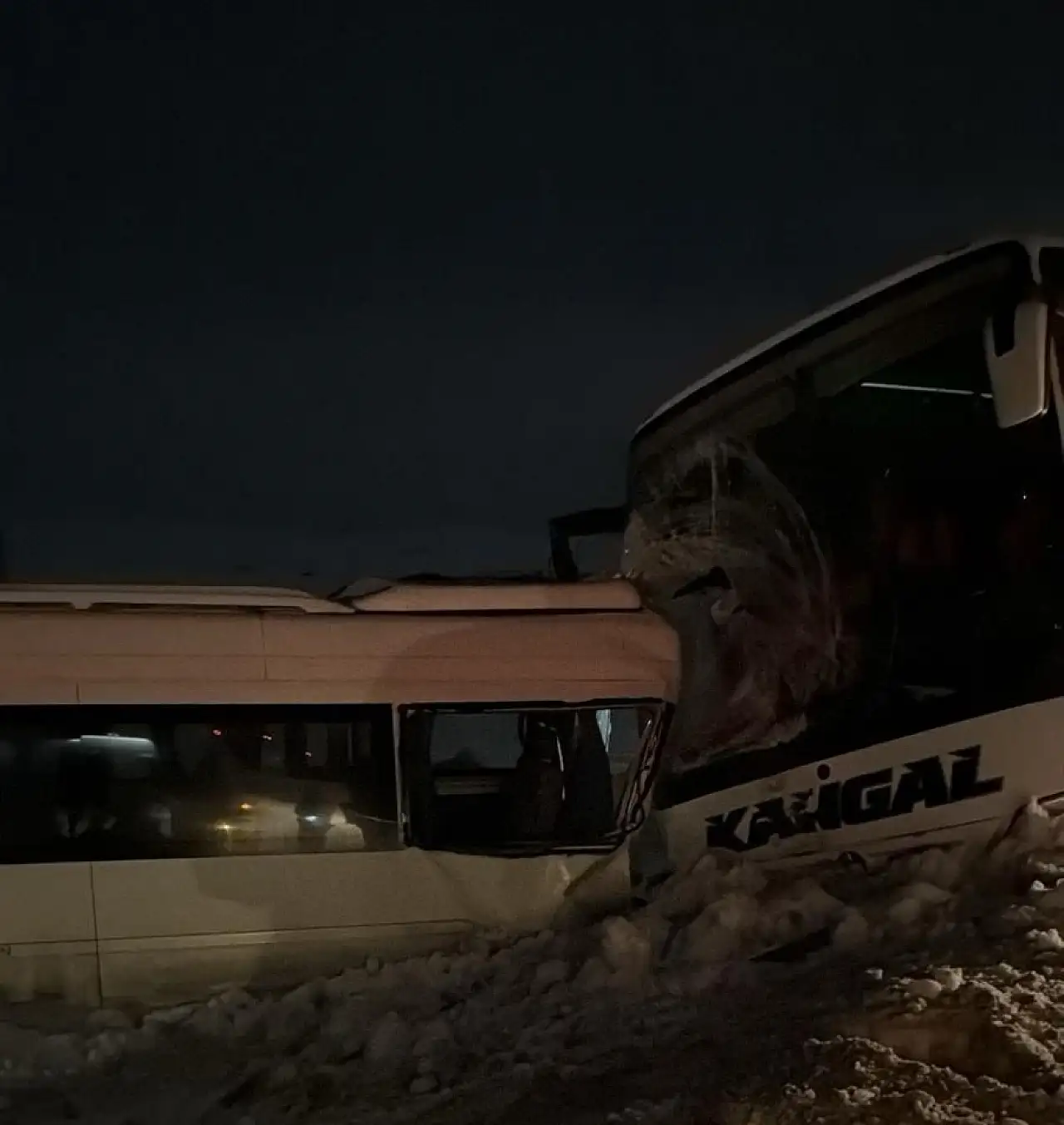 Konyaşeker'in kangal servisi kaza yaptı! 6 işçi yaralı