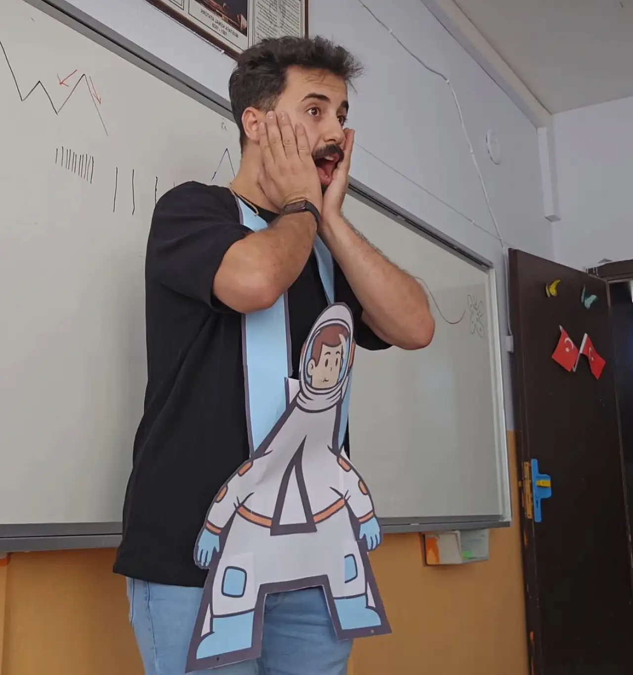 Konya'daki ünlü öğretmen Keloğlan oldu: Harflere masalla dokundu