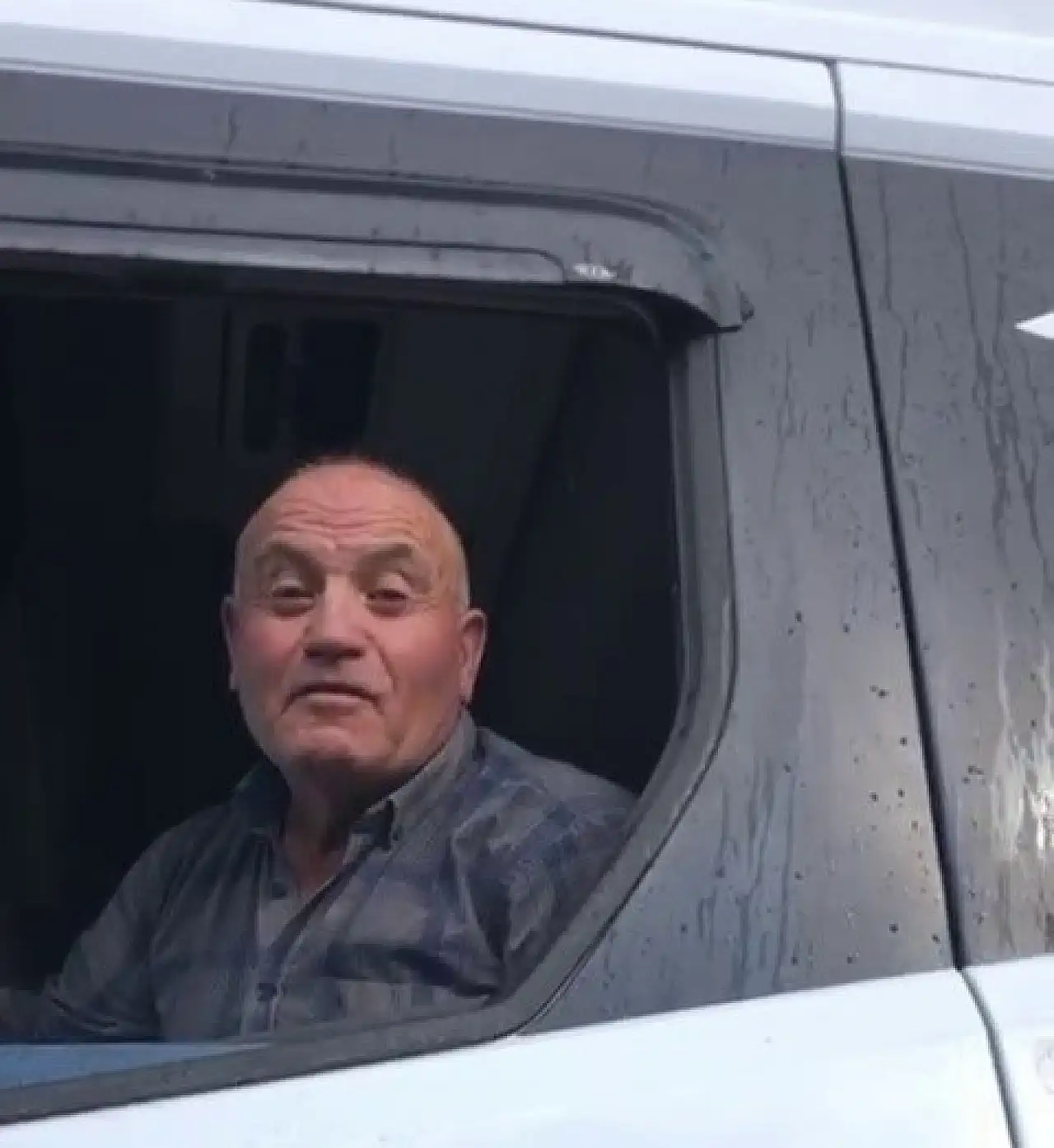 Hastane trafiğini kilitleyen TIR şoföründen ilginç savunma: Beni o kadın getirdi