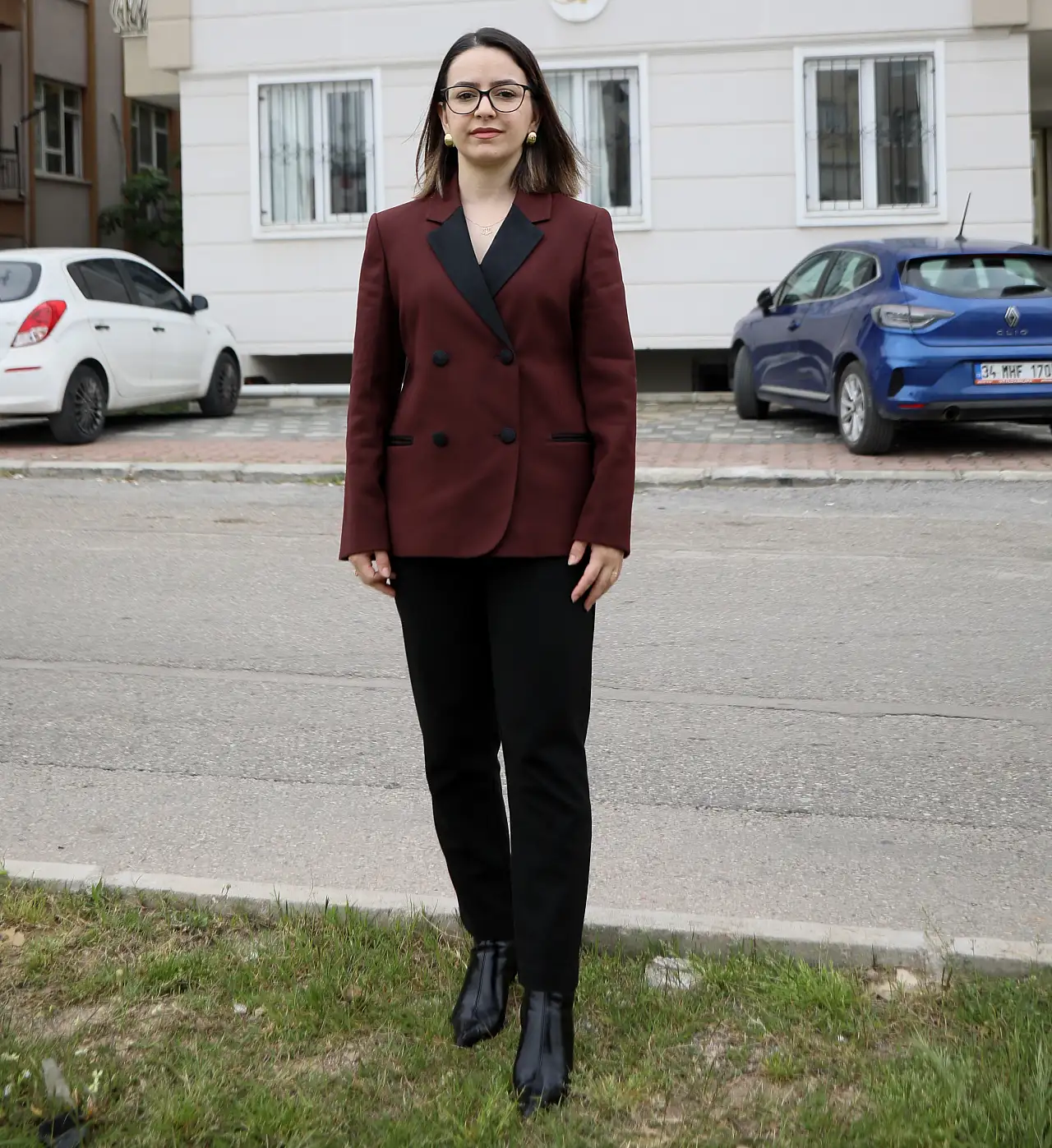Ev sahibi borçlandı, ceremesini apartman sakinleri çekti