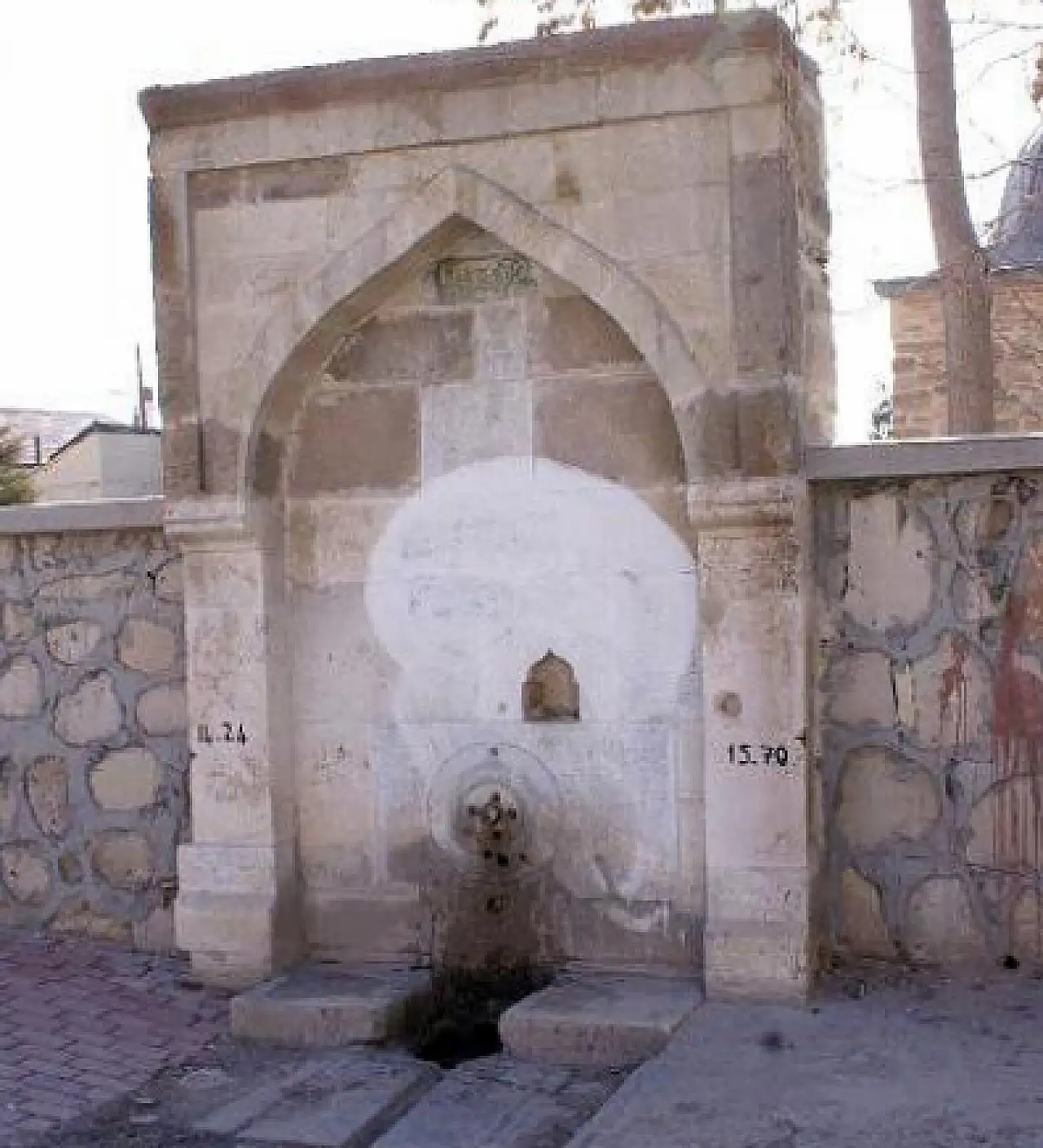 Konya'da bir asırlık çeşme: 107 yıldır su veriyor