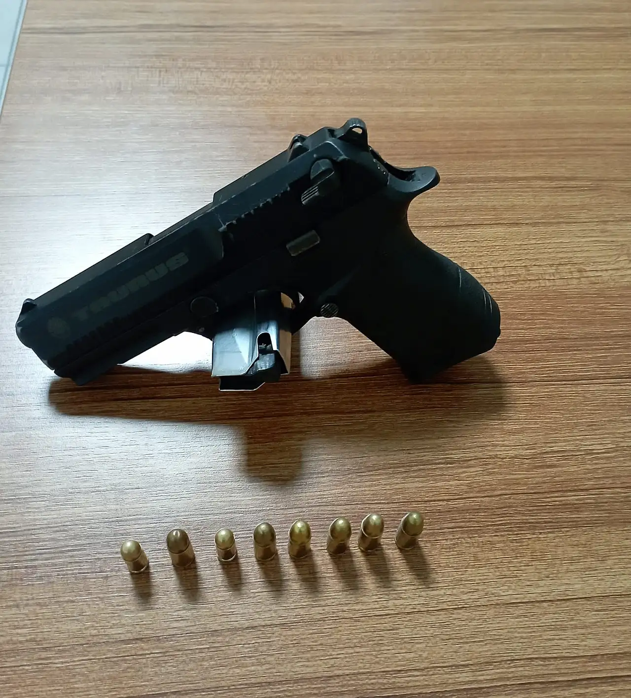 Bulgur dolu tencereden tabanca çıktı