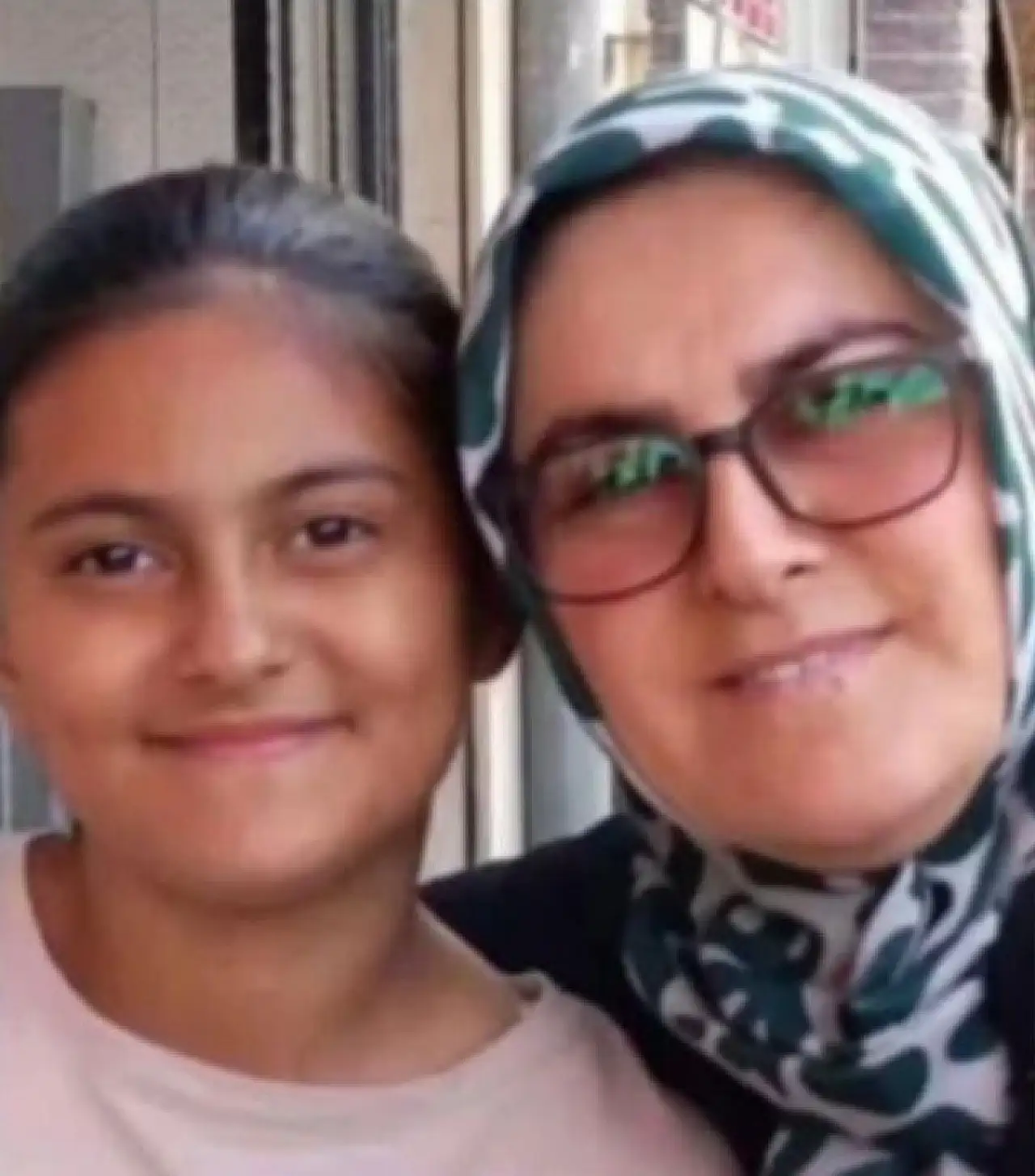 Feci kazada hayatını kaybeden 4 kişi son yolculuğuna uğurlandı