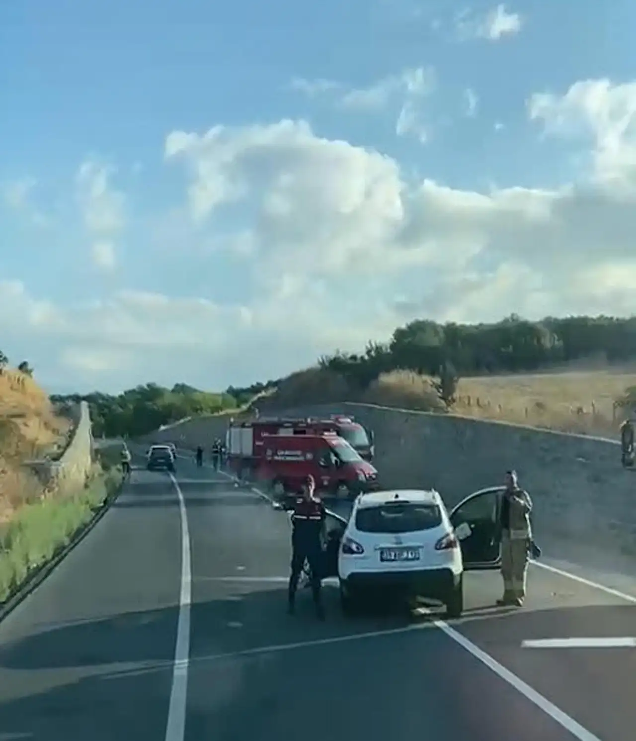 Kafa kafaya çarpışan araçlar hurdaya döndü: 1 ölü, 2 yaralı