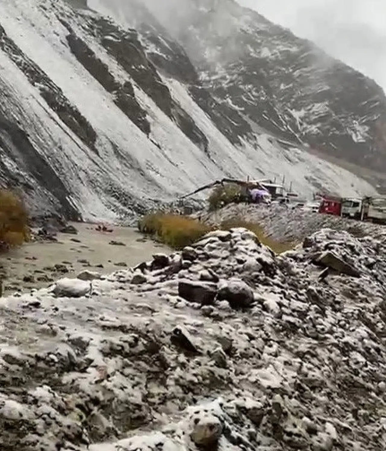 Madencileri taşıyan araç şarampole yuvarlandı: Faciadan dönüldü!
