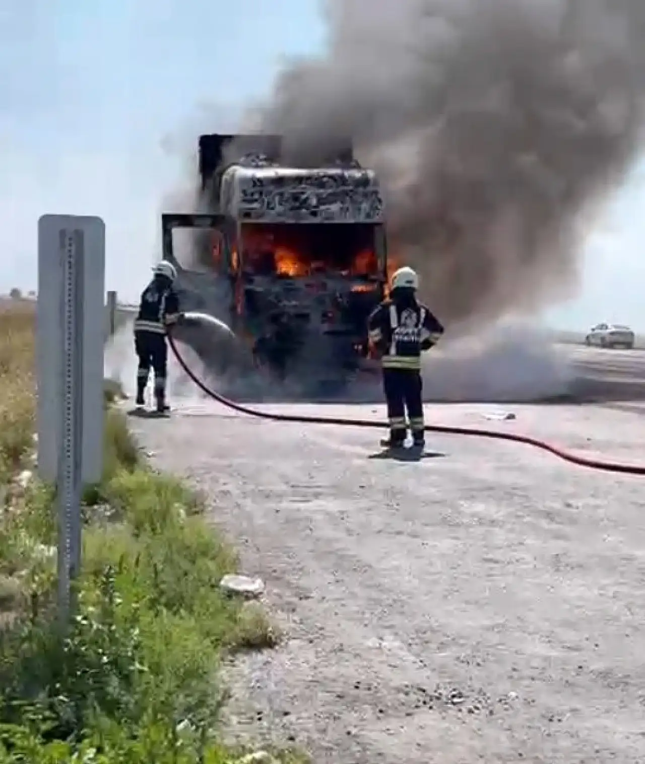 Konya'da TIR alev aldı! Sürücü son anda kurtuldu