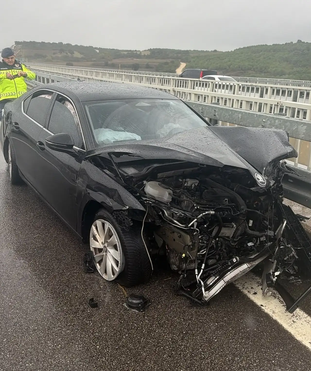 Belediye başkanı trafik kazası geçirdi! Makam aracı hurdaya döndü