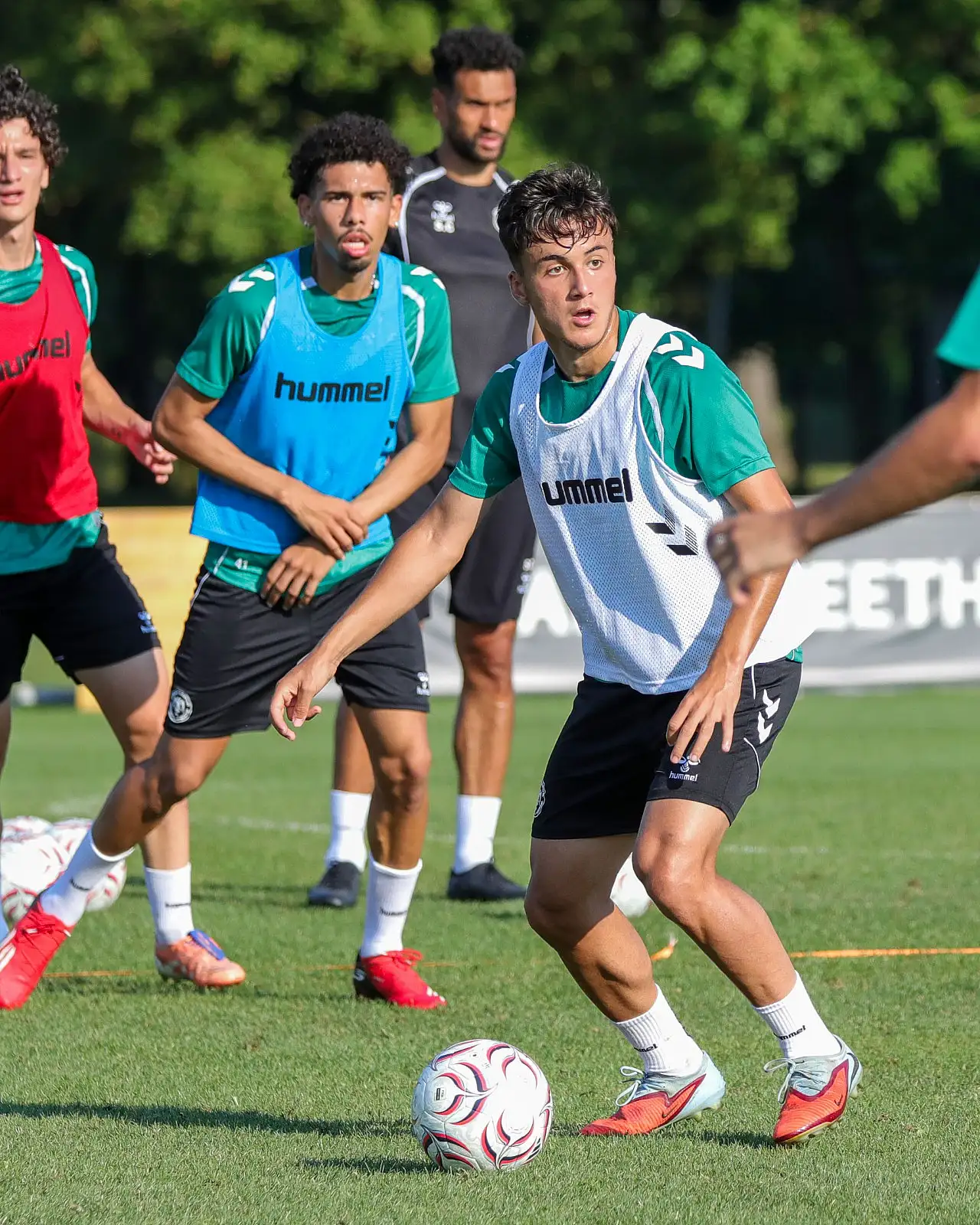 Konyaspor, Slovenya'da dördüncü hazırlık maçına çıkacak. Rakip Al Dhafra
