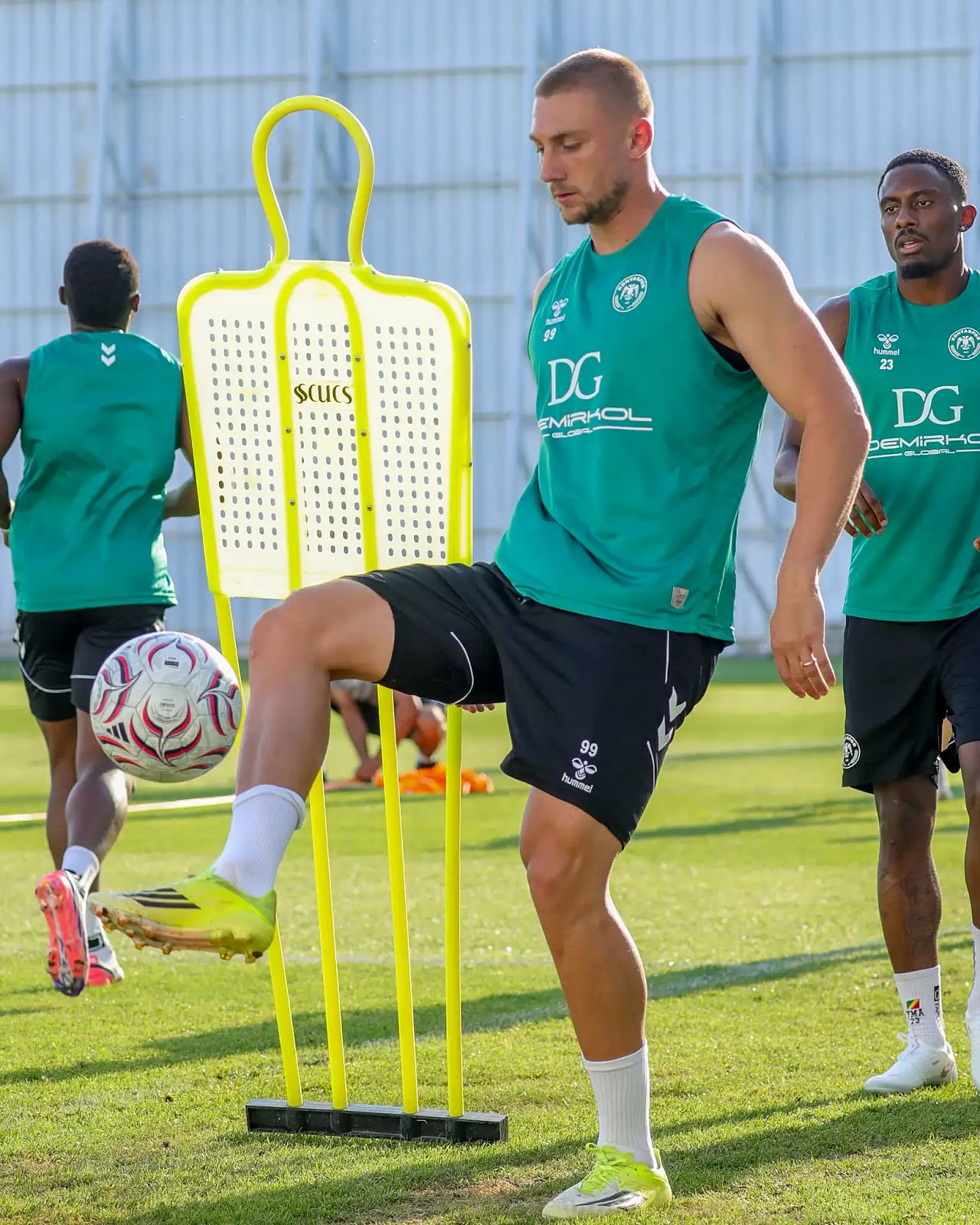 Konyaspor'un Fenerbahçe ve Kocaelispor maçlarının tarihi açıklandı: Maçlar Cumartesi günleri