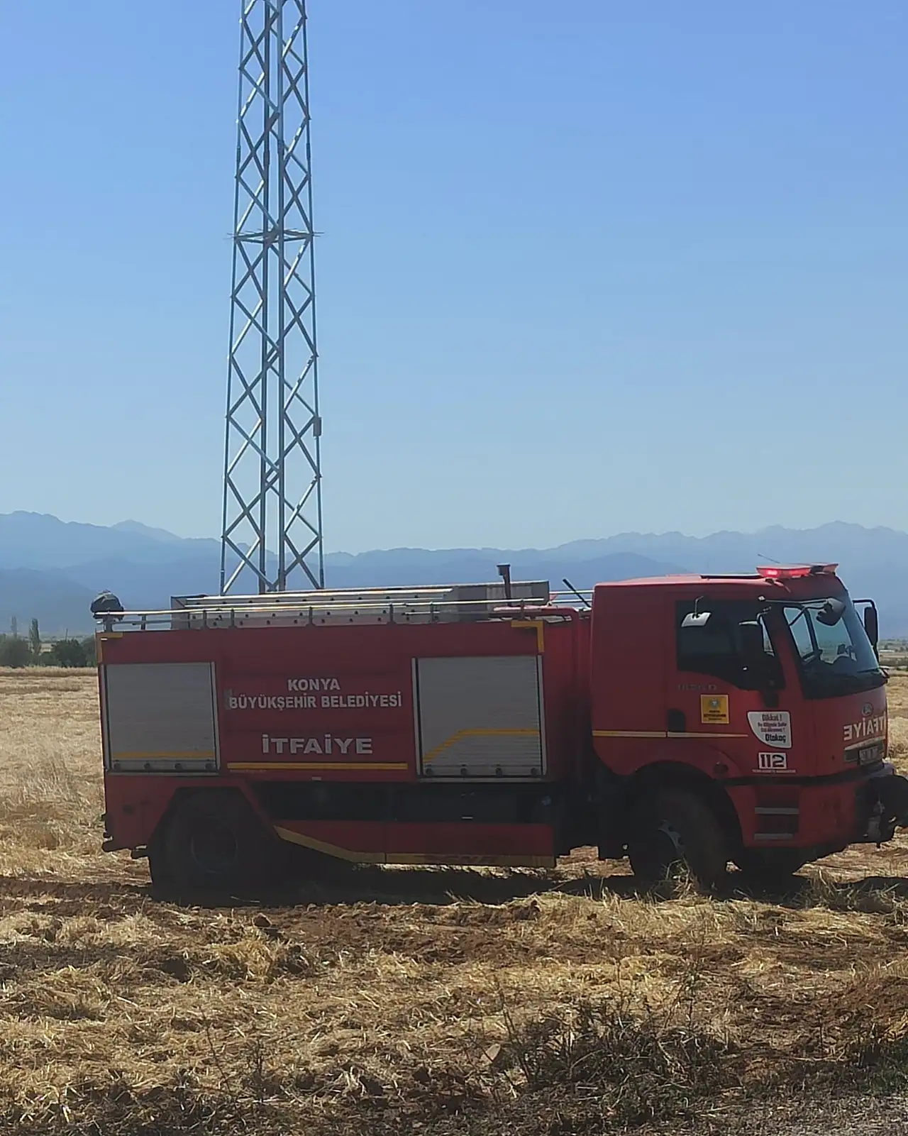 Konya'da alevler ekili araziye sıçradı