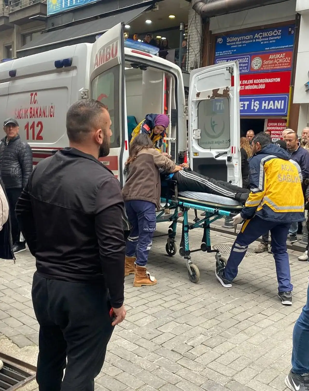 Yaşanan feci kavgada 3 kişi keser ve bıçakla yaralandı