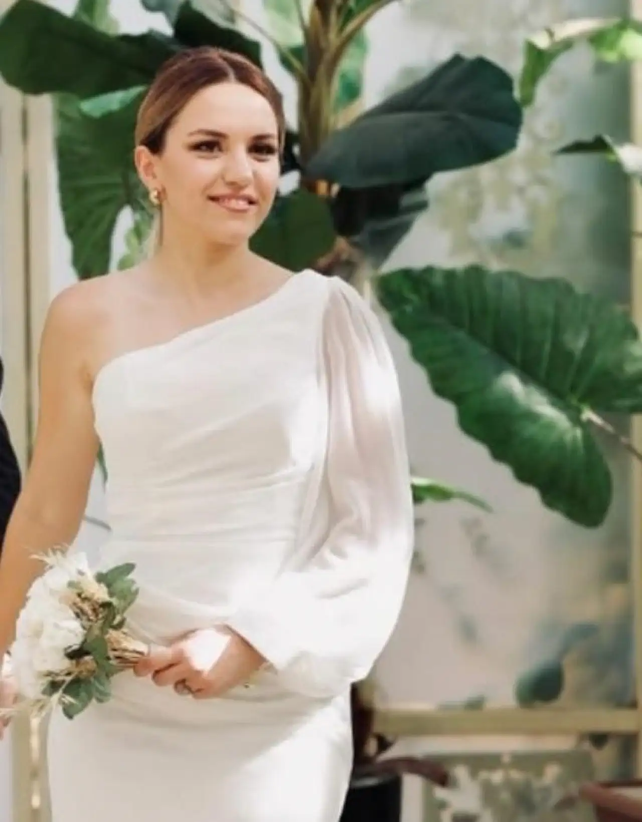 Memur servisi üzüm bağına uçtu: Çok sayıda yaralı var, 1 kişi hayatını kaybetti