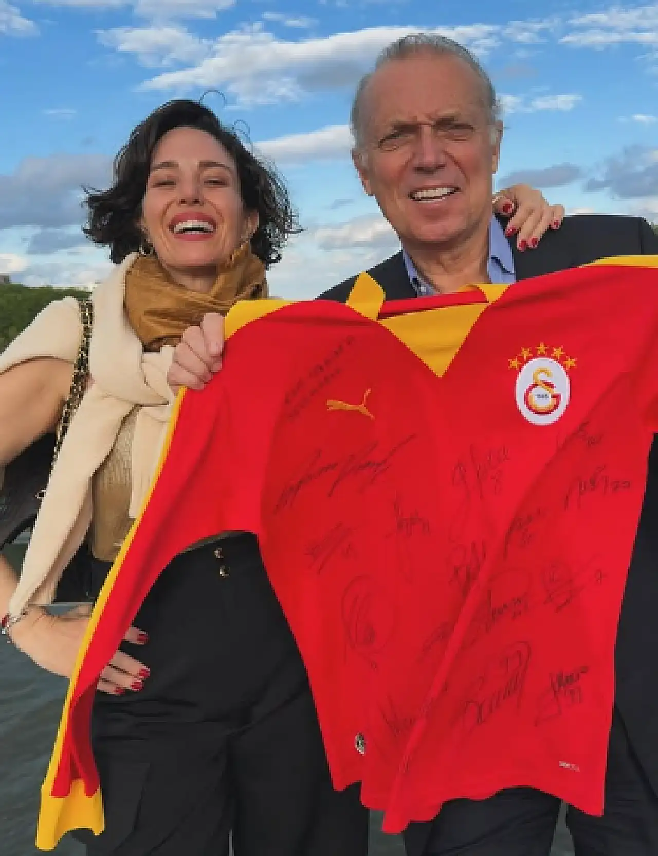Yasemin Sadıkoğlu kimdir? Cem Uzan sevgilisi kimdir? Cem Uzan kimdir?