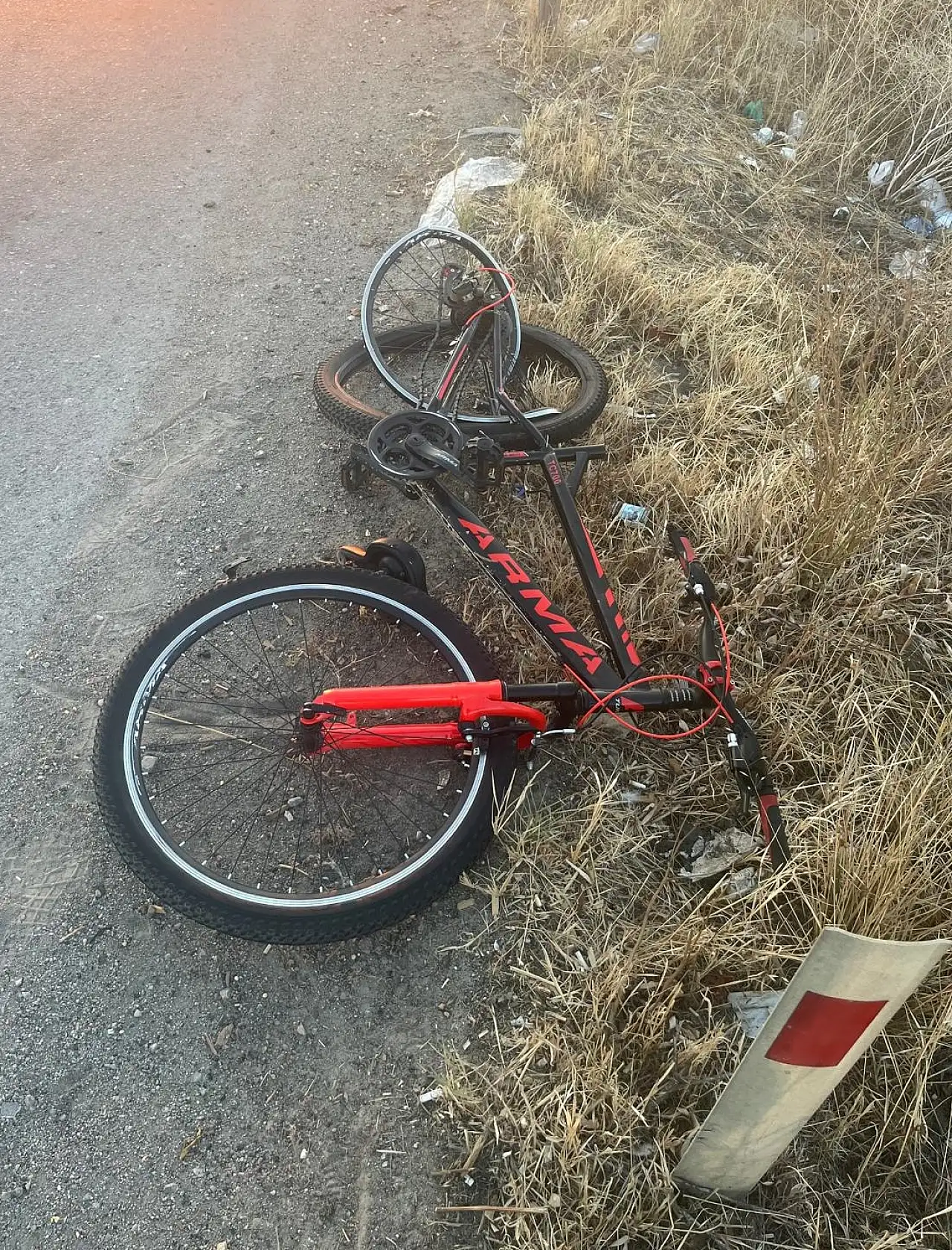 Kamyonetin çarptığı bisikletli hayatını kaybetti