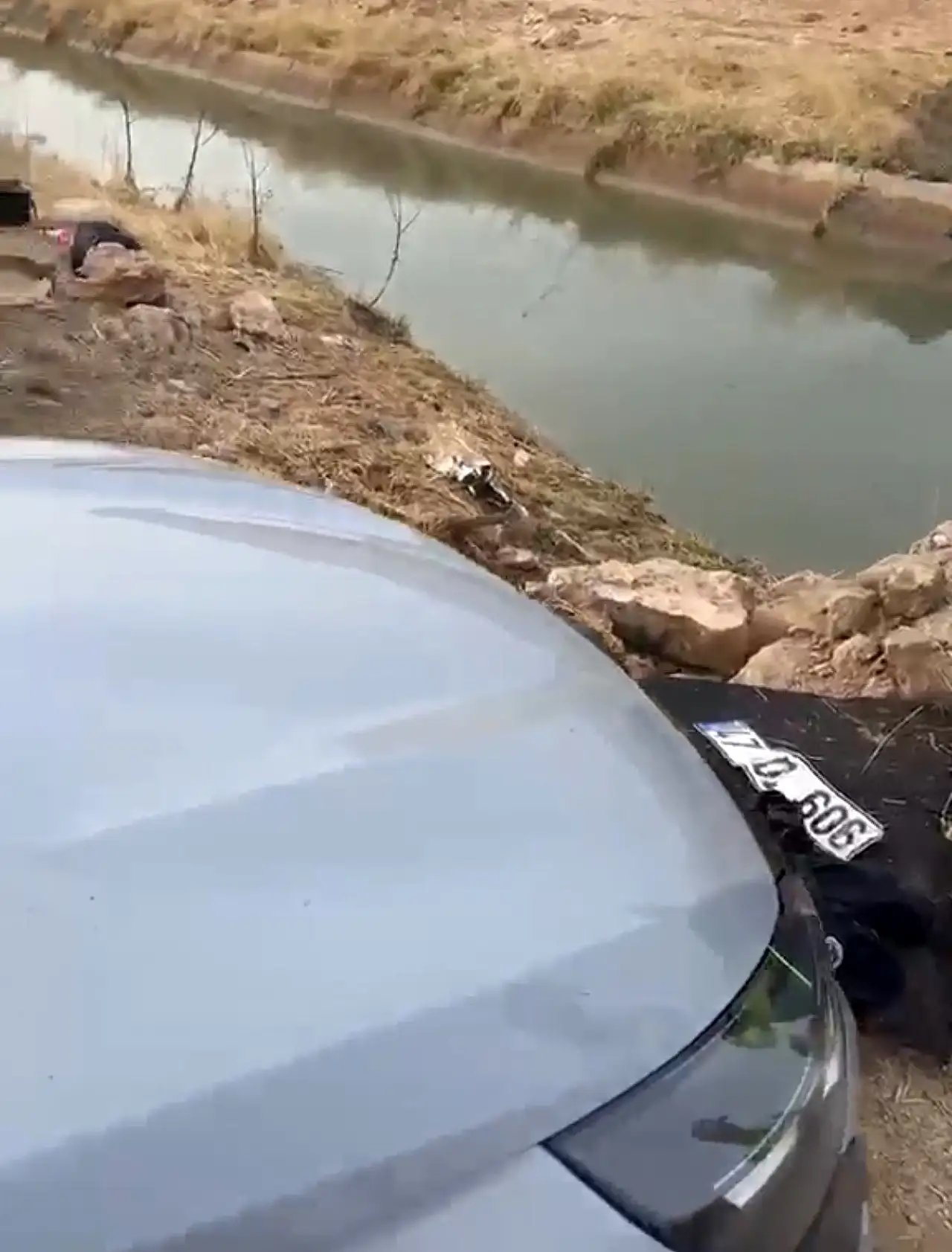 Korkunç kaza! Su kanalına düşen otomobilden 6 kişinin cansız bedeni çıkarıldı