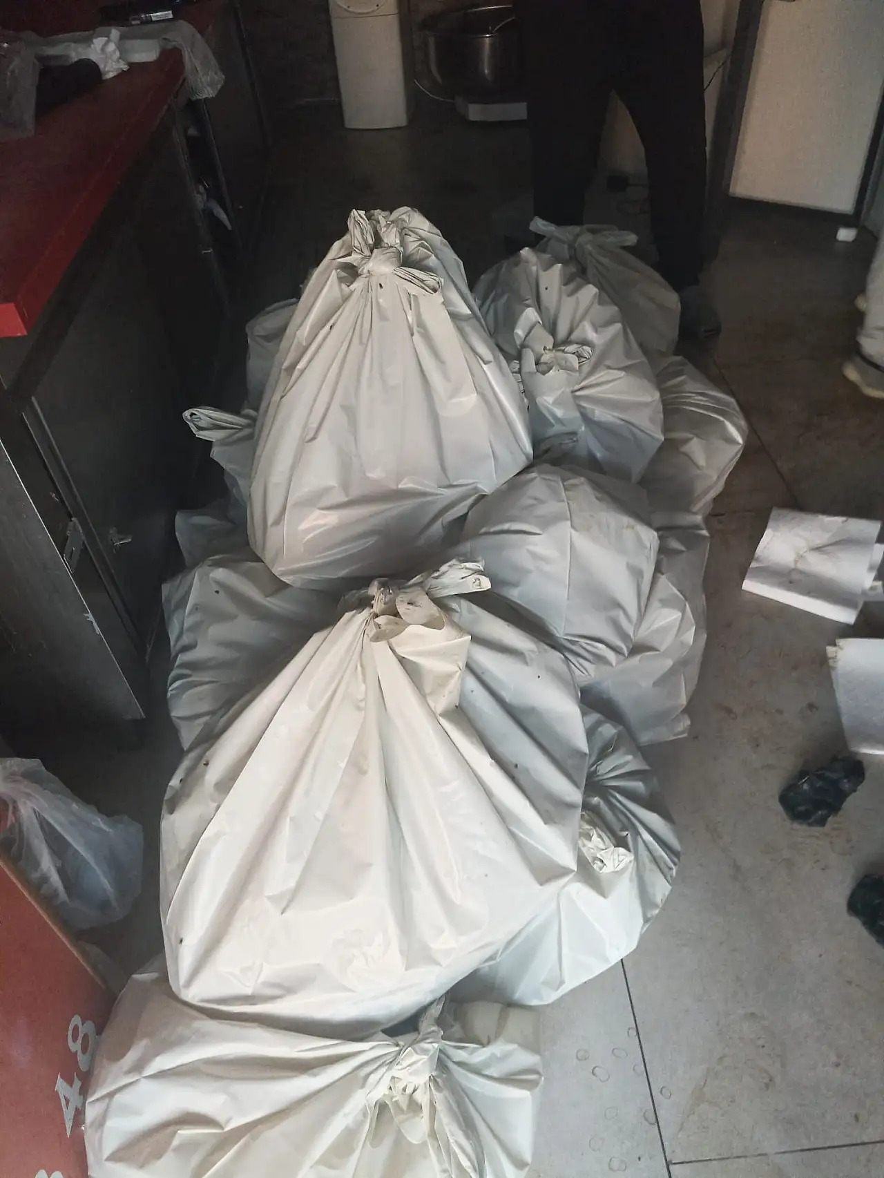 Kötü koku işletmeyi ele verdi! 400 kilo bozuk et imha edildi