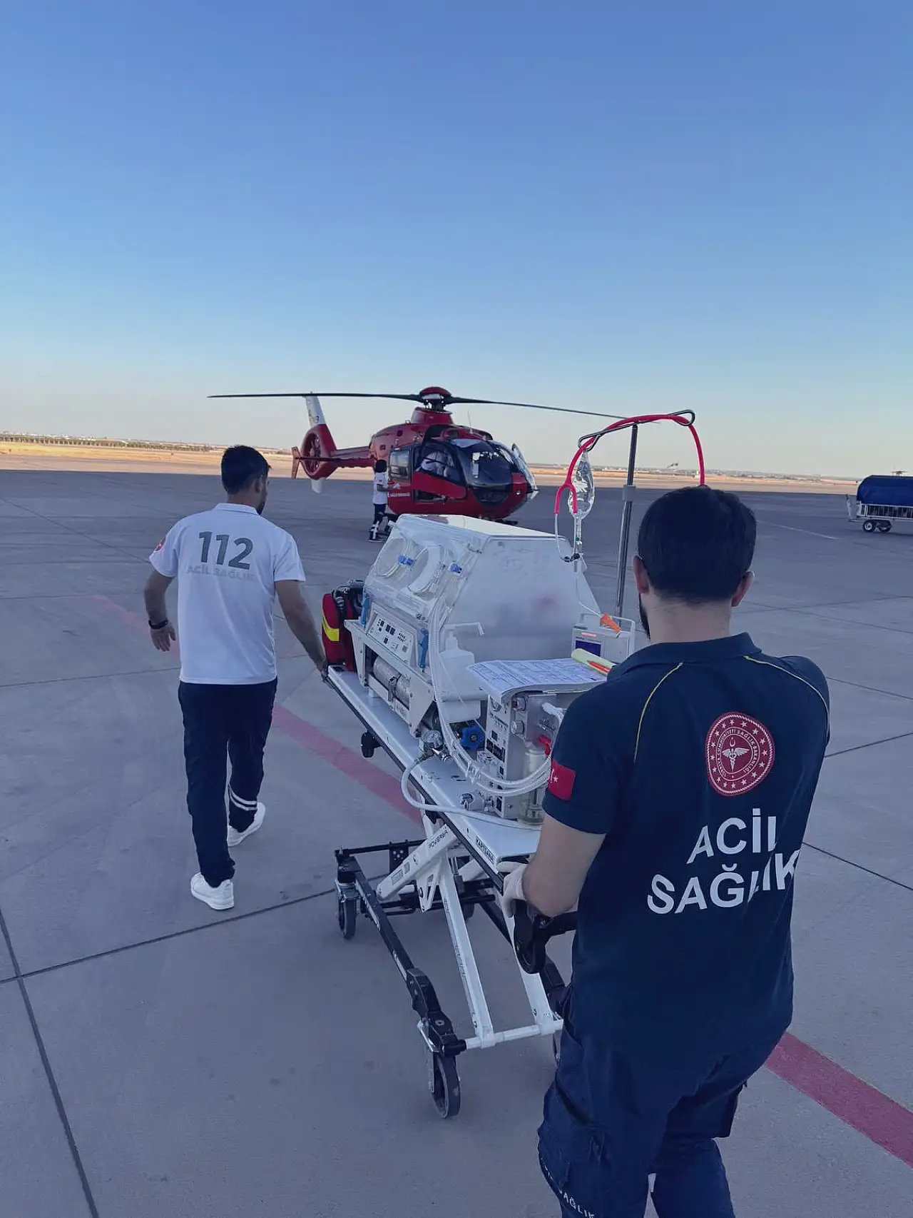 Ambulans helikopter bir günlük bebek için havalandı