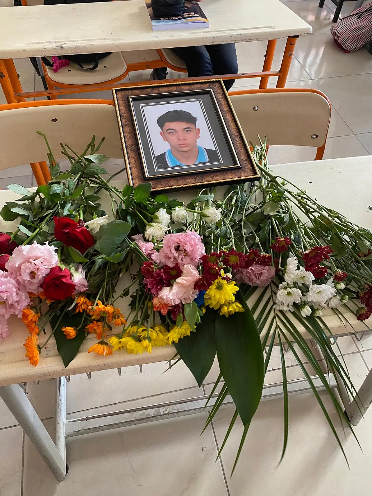 Trafik kazası sonucu ölen lise öğrencisi okulunda anıldı