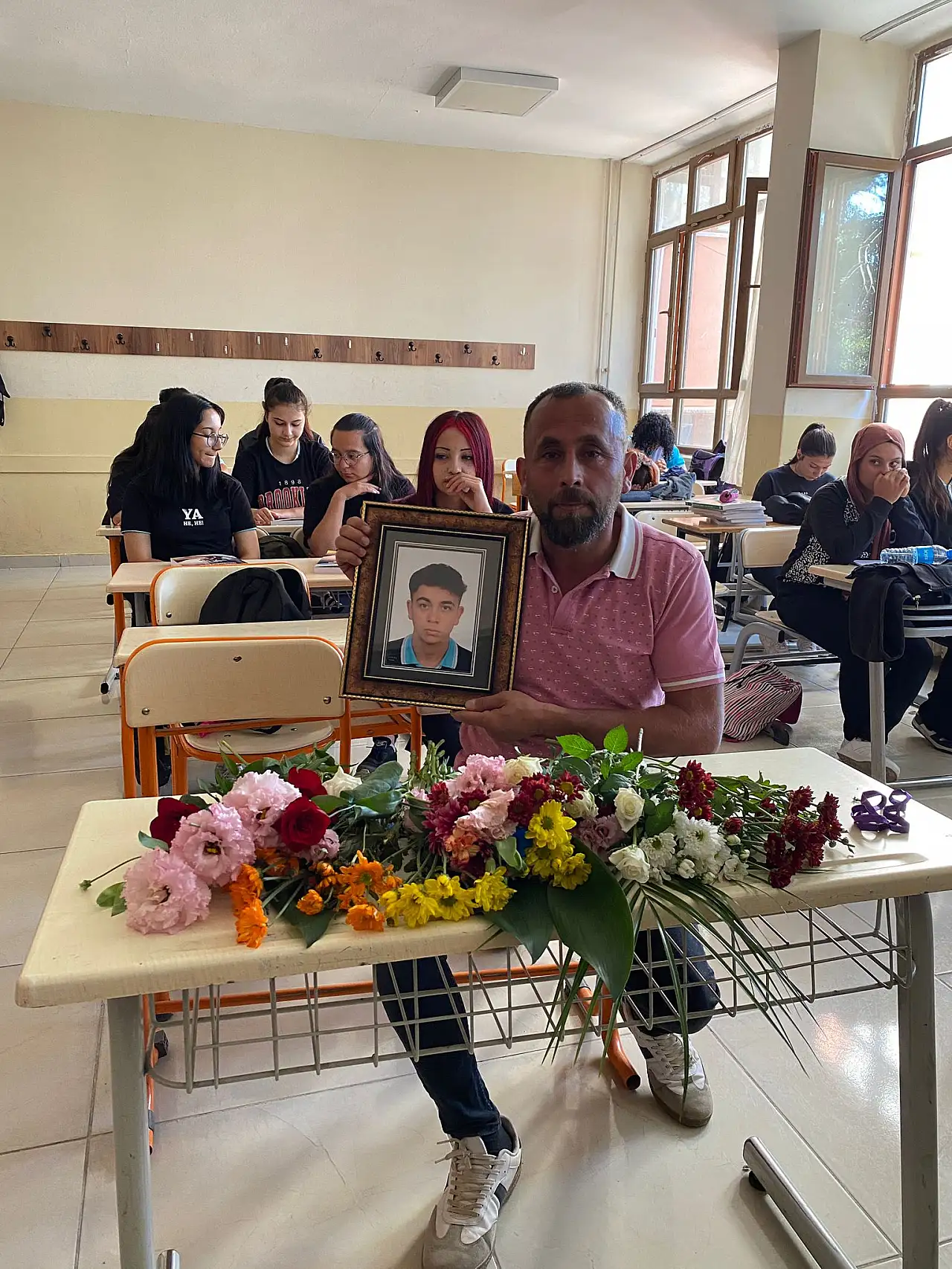 Trafik kazası sonucu ölen lise öğrencisi okulunda anıldı