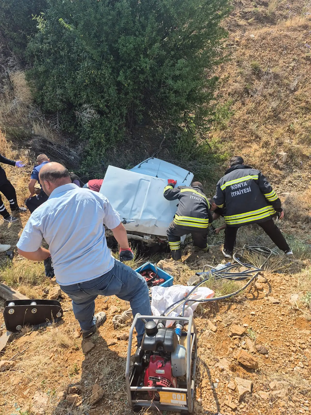 Konya'da otomobil şarampole devrildi: 4 yaralı