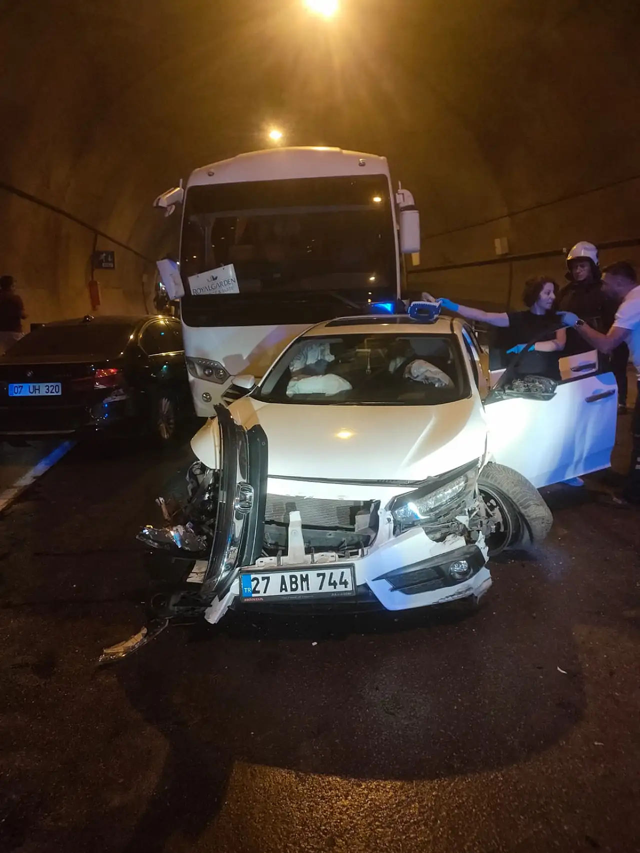 Tünelde zincirleme trafik kazası: 10 kişi yaralandı