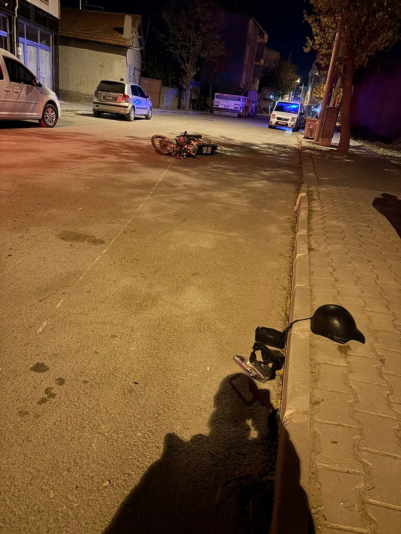 Konya'da kaza yapan motosiklet kaldırımdaki yayalara çarptı: 5 yaralı