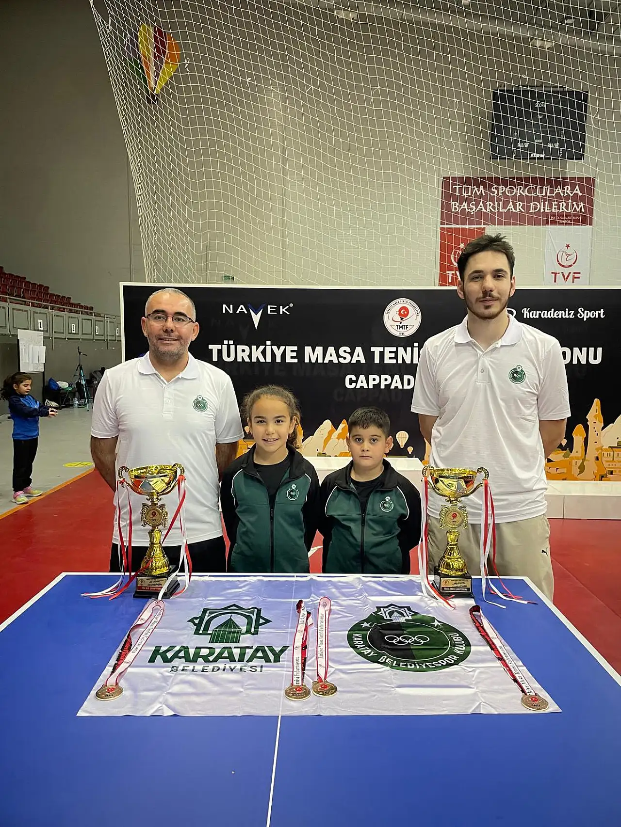 Konya'ya çifte gurur! Karatay'ın minik raketleri Türkiye Şampiyonu