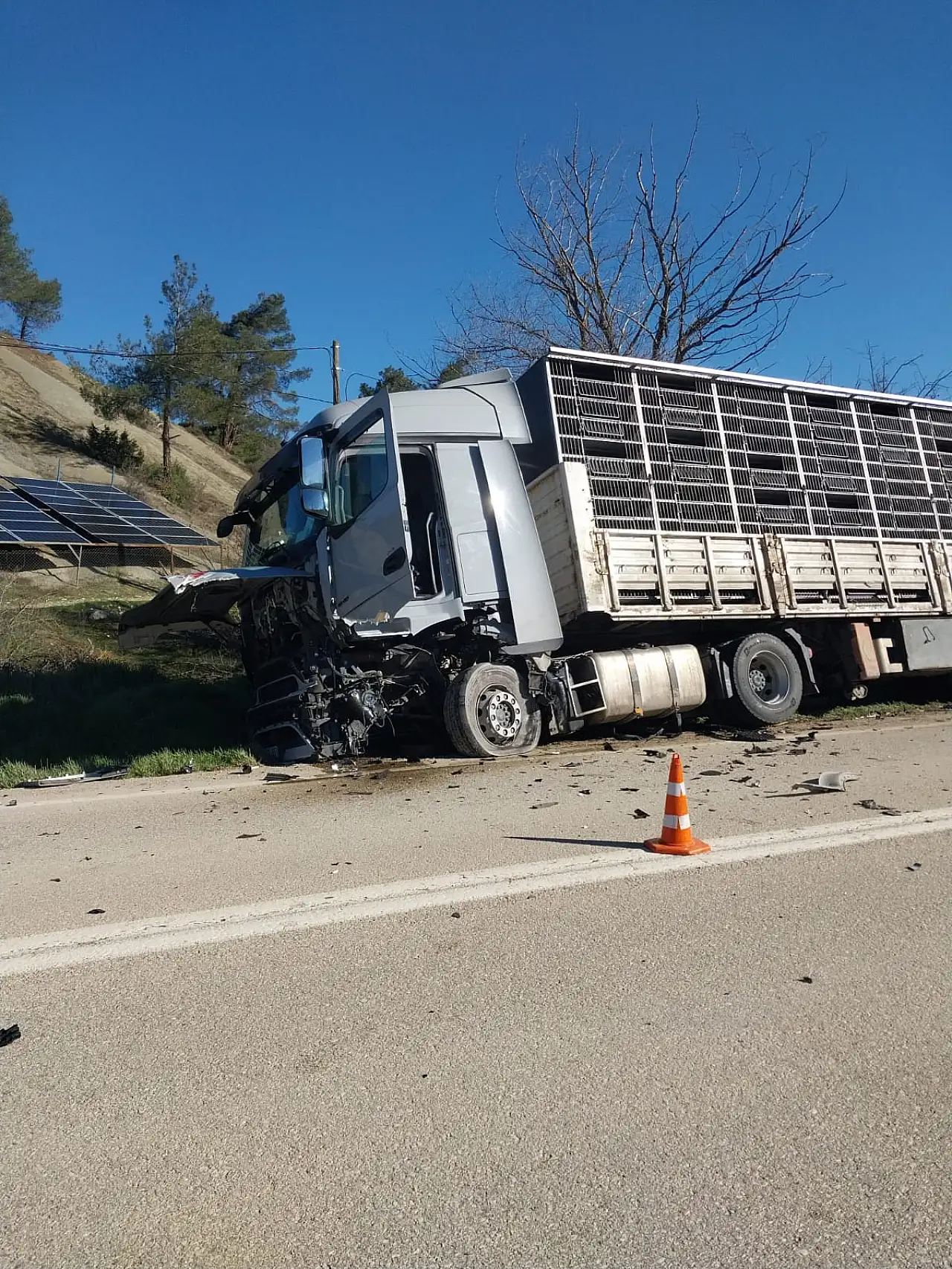 TIR ile otomobil çarpıştı: 1 kişi hayatını kaybetti