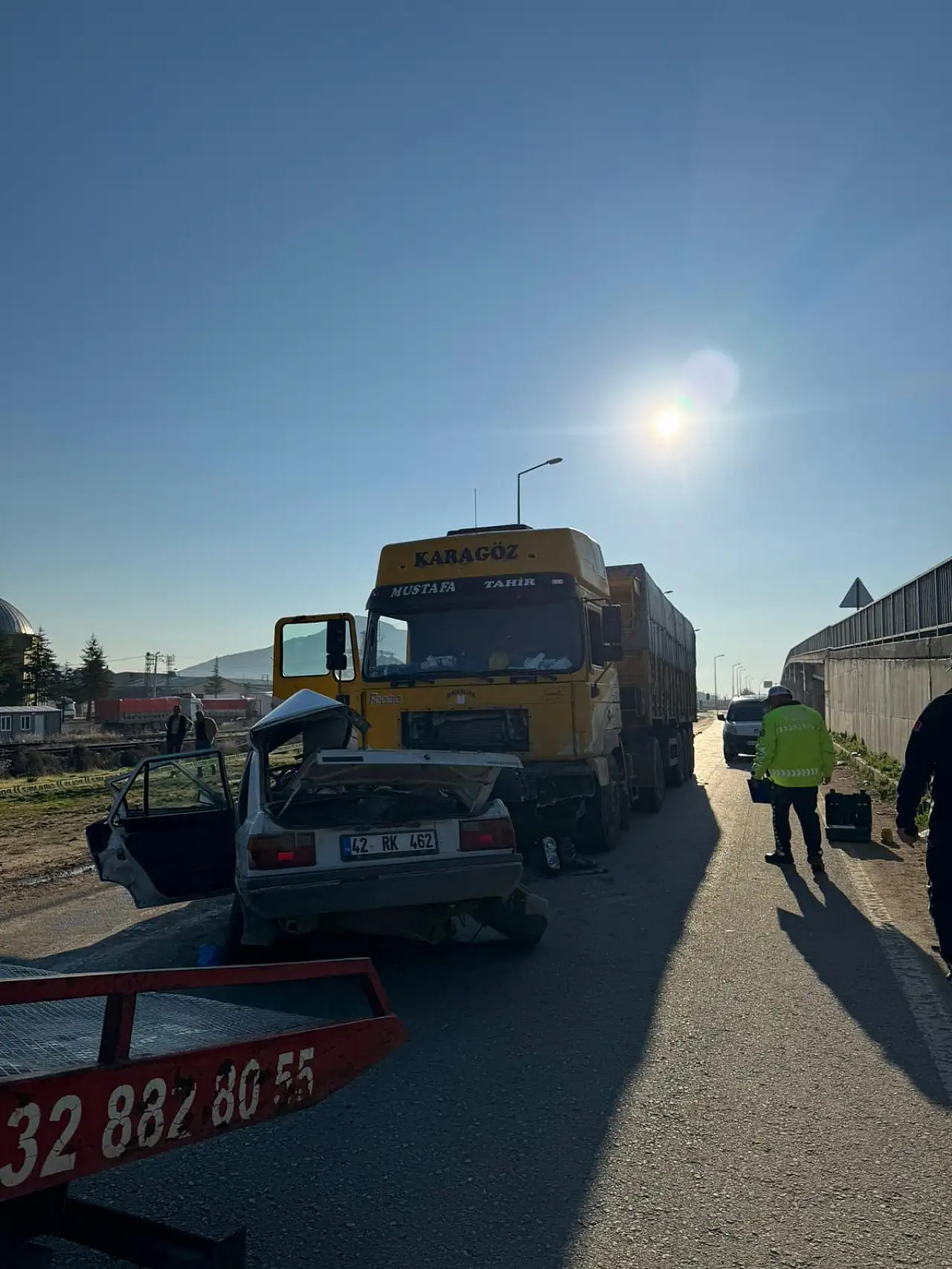 Konya'da feci kaza! TIR'ın metrelerce sürüklediği otomobilin sürücüsü hayatını kaybetti