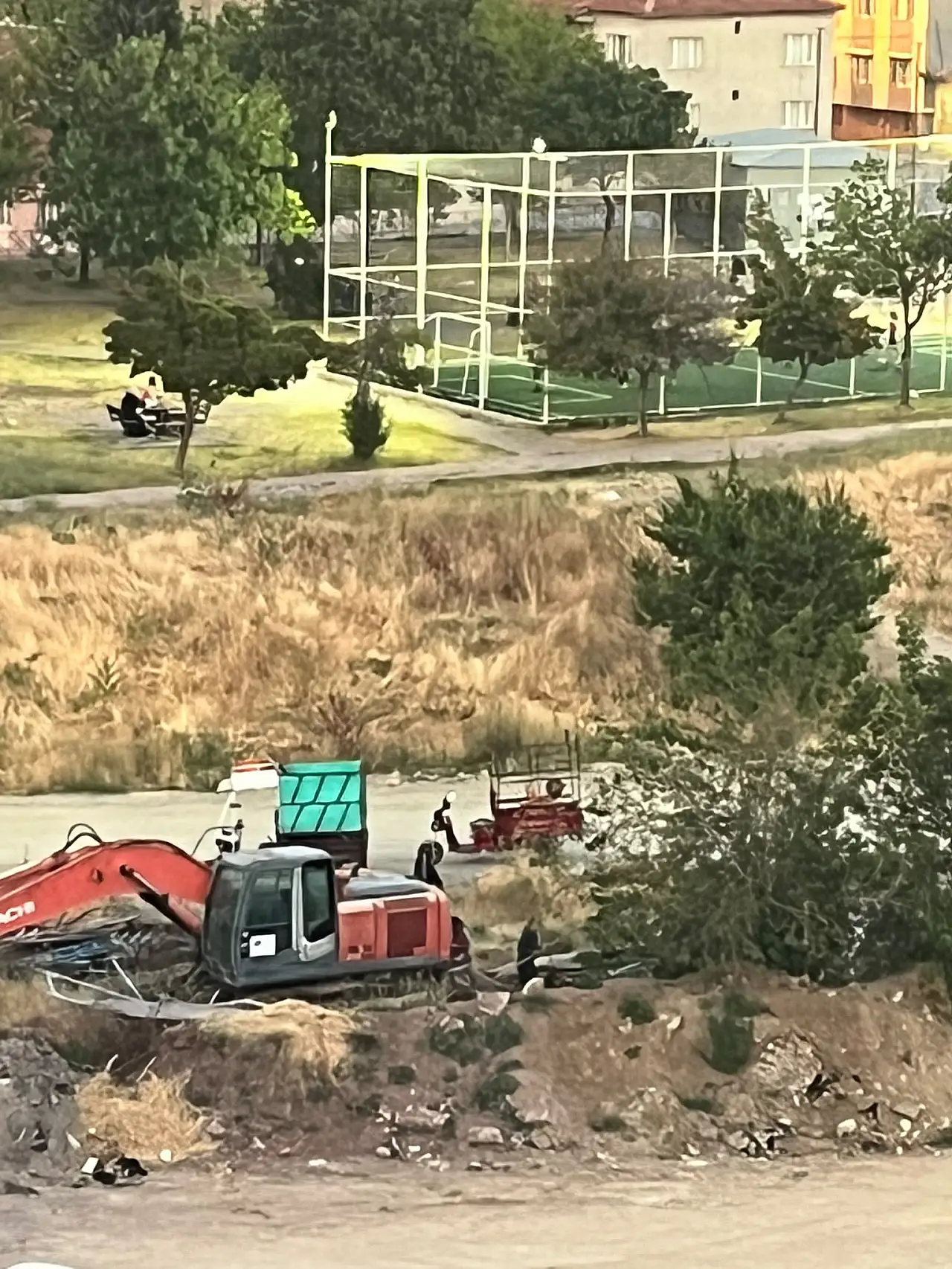Okul inşaatından yarım milyonluk malzeme çaldılar