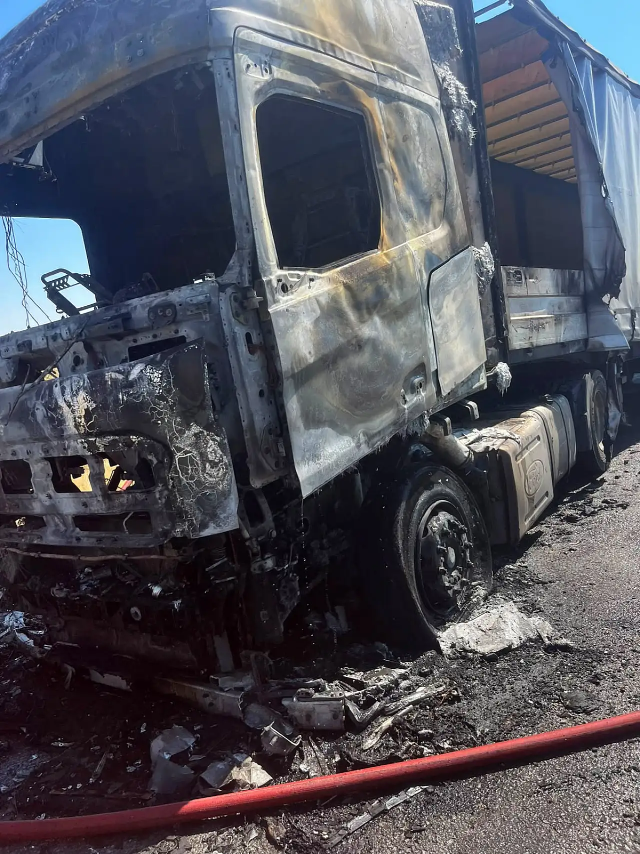 Konya'da TIR alev aldı! Sürücü son anda kurtuldu