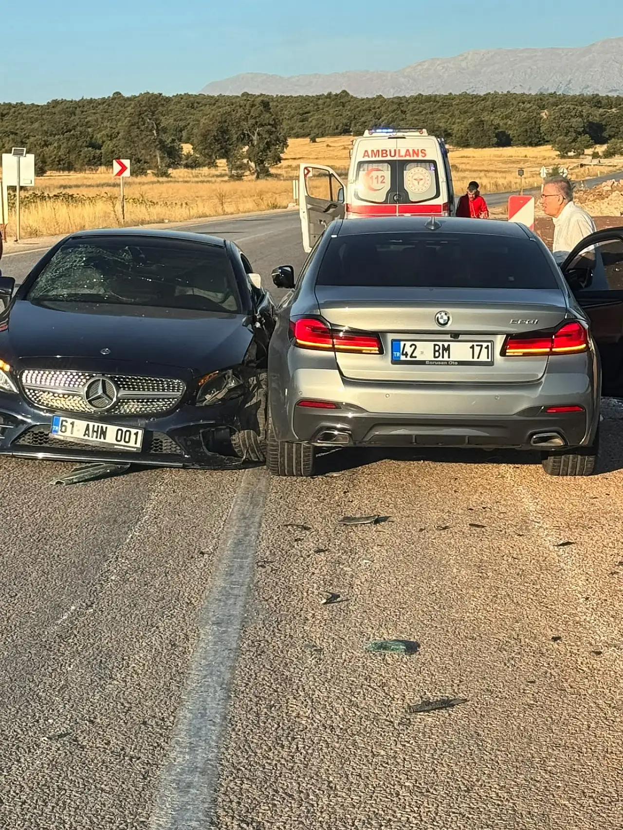 Konya'da 3 otomobil birbirine girdi: Çok sayıda yaralı var!