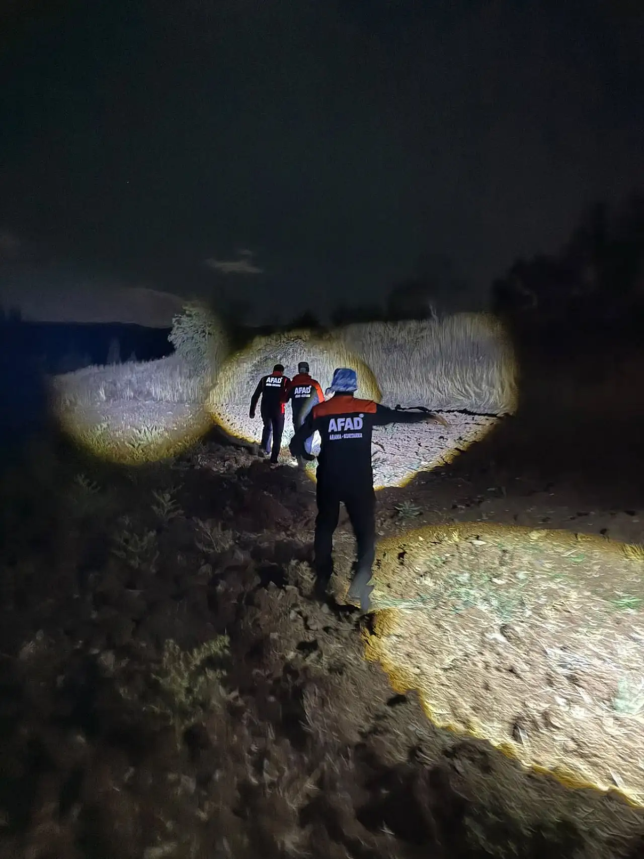 Herkes onu arıyordu! Dağda uyurken bulundu