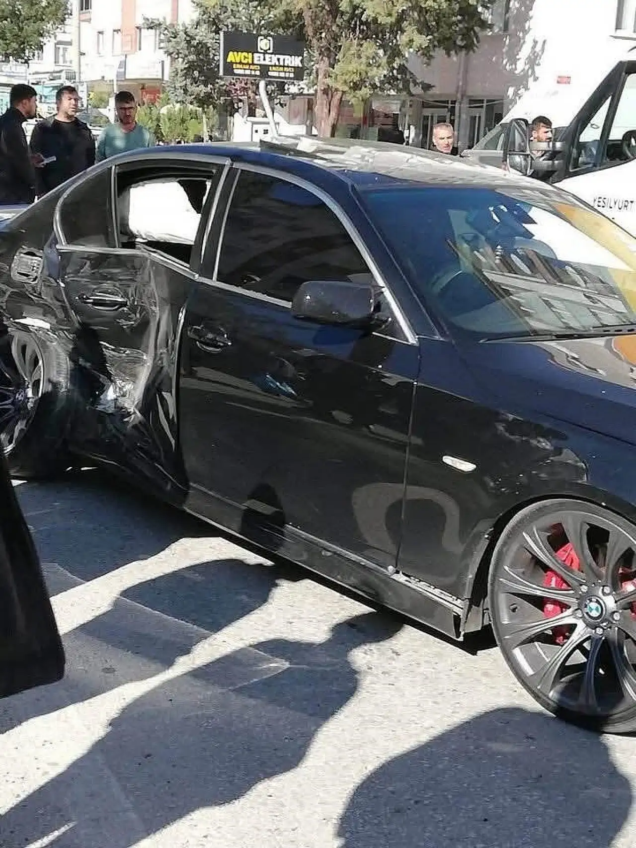 Konya'da bir araç diğerlerini de sürükledi! Zincirleme kazada 3 yaralı