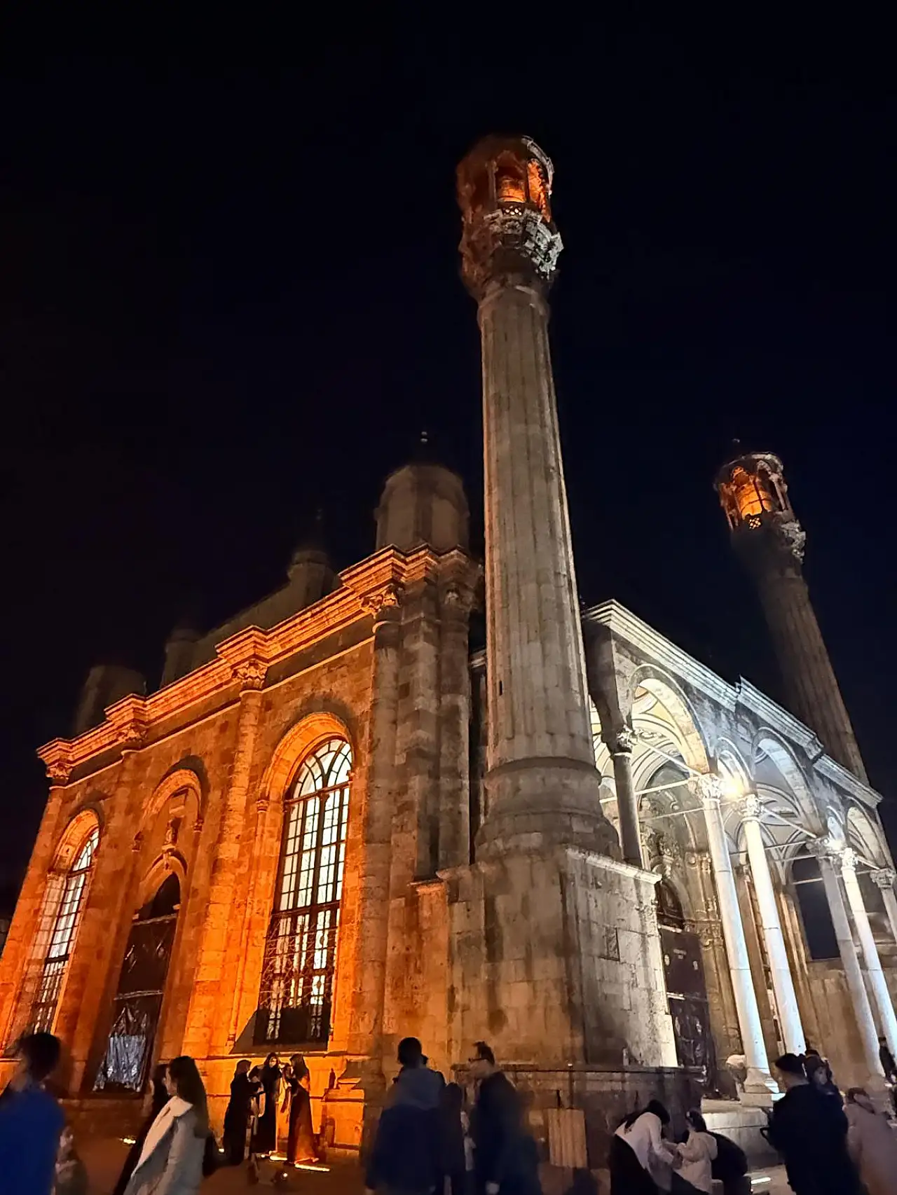 Konya'da küllerinden doğan Osmanlı incisi! Kapısından büyük pencereleriyle büyülüyor