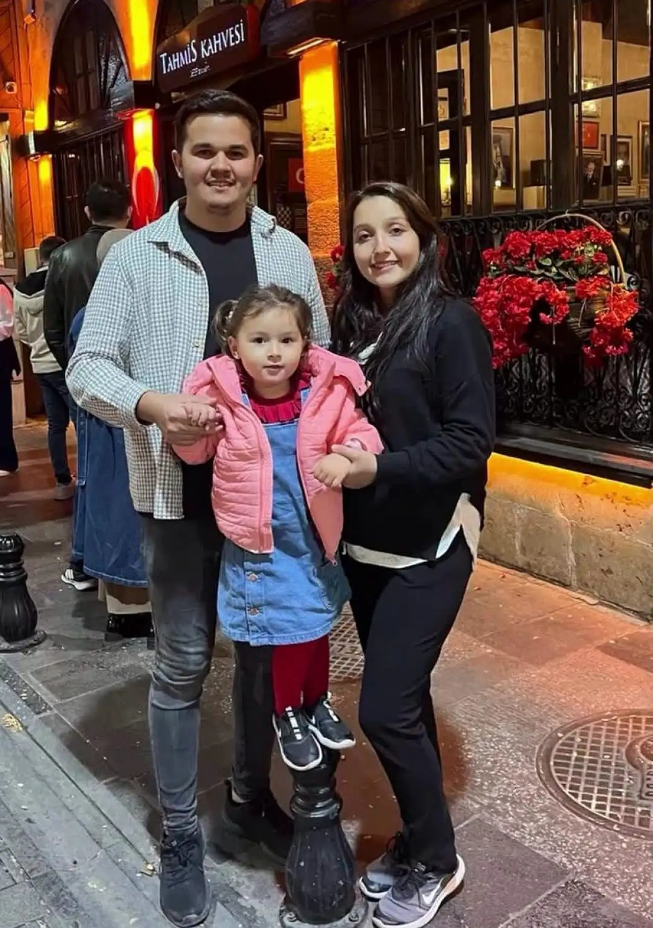 Diş tedavisinden sonra fenalaşmıştı! 5 yaşındaki Hatice Serra'nın cenazesinde gözyaşları sel oldu
