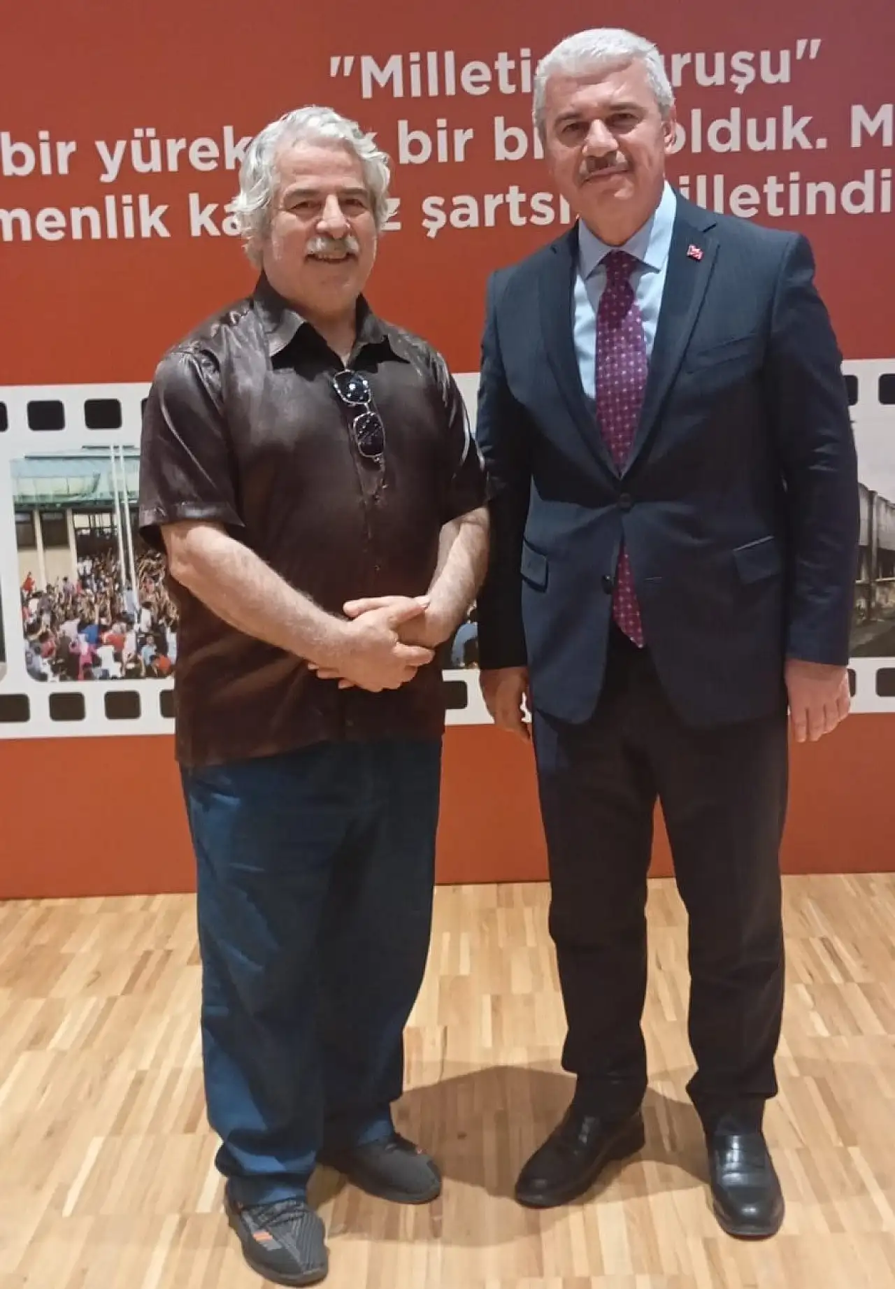 Konya'nın usta ozanı sazını bu kez Vali Akın için eline aldı