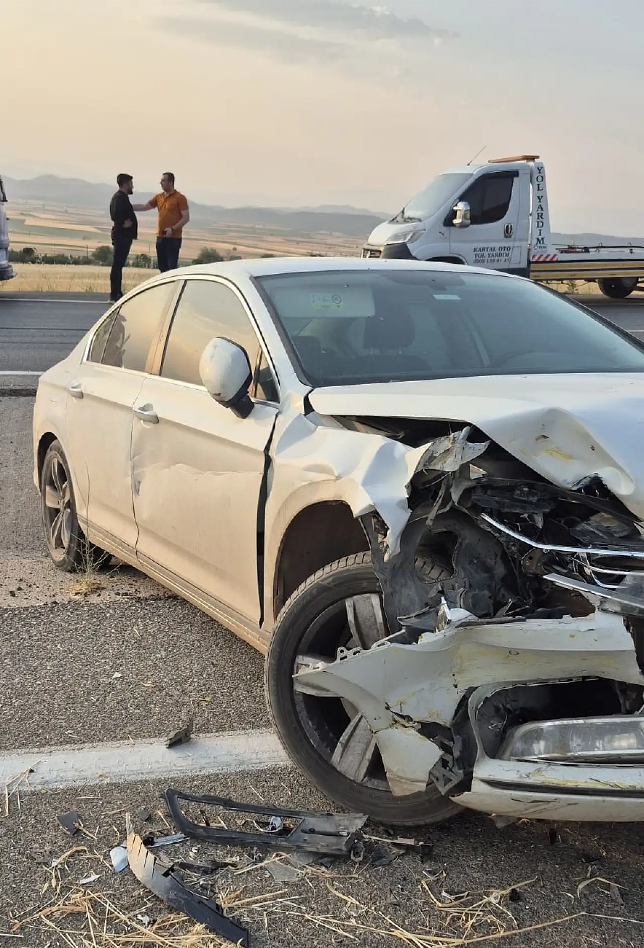 Biçerdöver ile otomobilin çarpıştı: 3 kişi yaralandı