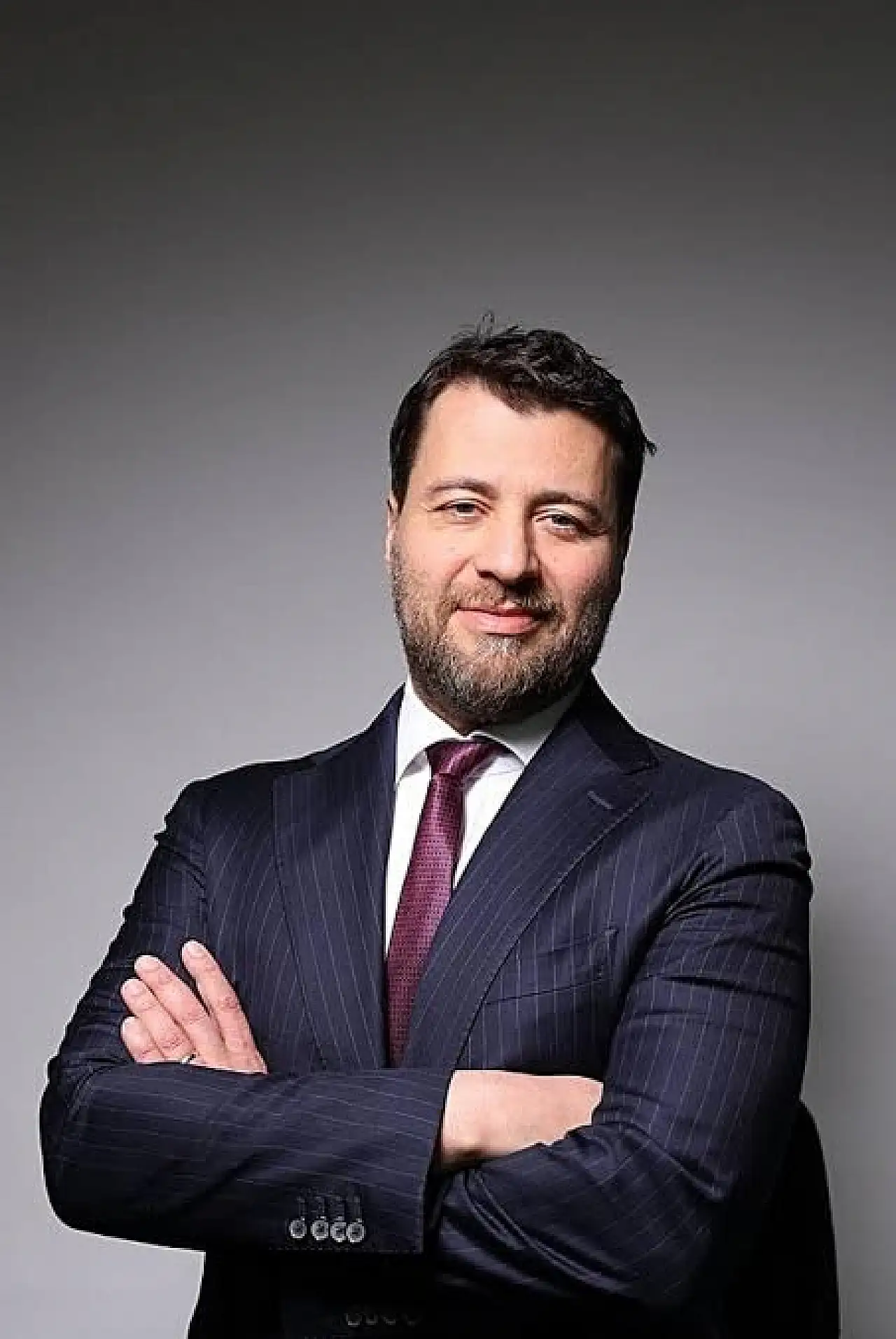 Emre Tezmen kimdir? Serveti ne kadar? Emre Tezmen'in eşi kimdir? Hangi takımı tutuyor?