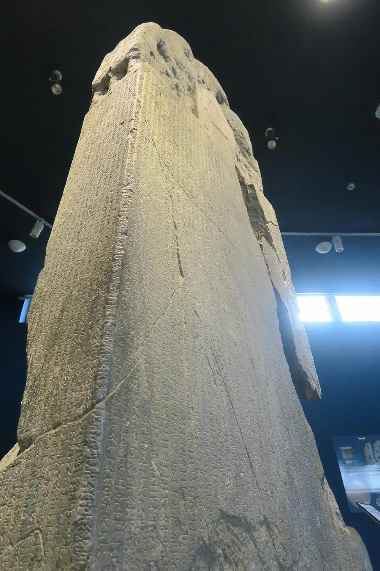 TÜRKLERİN İLK YAZILI METİNLERİ:GÖKTÜRK YAZITLARI