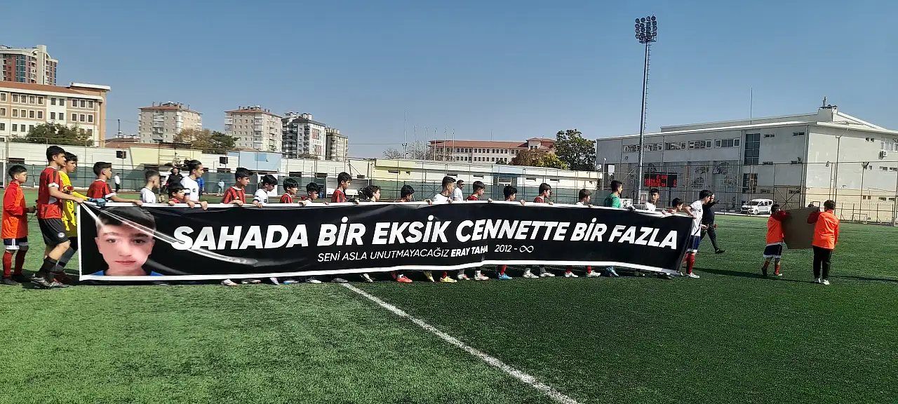 Merhum Eray Taha Aksoy, ilk maçta anıldı