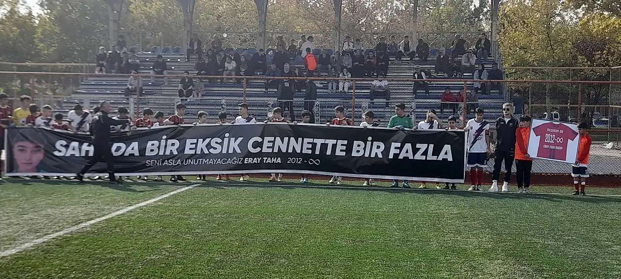 Merhum Eray Taha Aksoy, ilk maçta anıldı