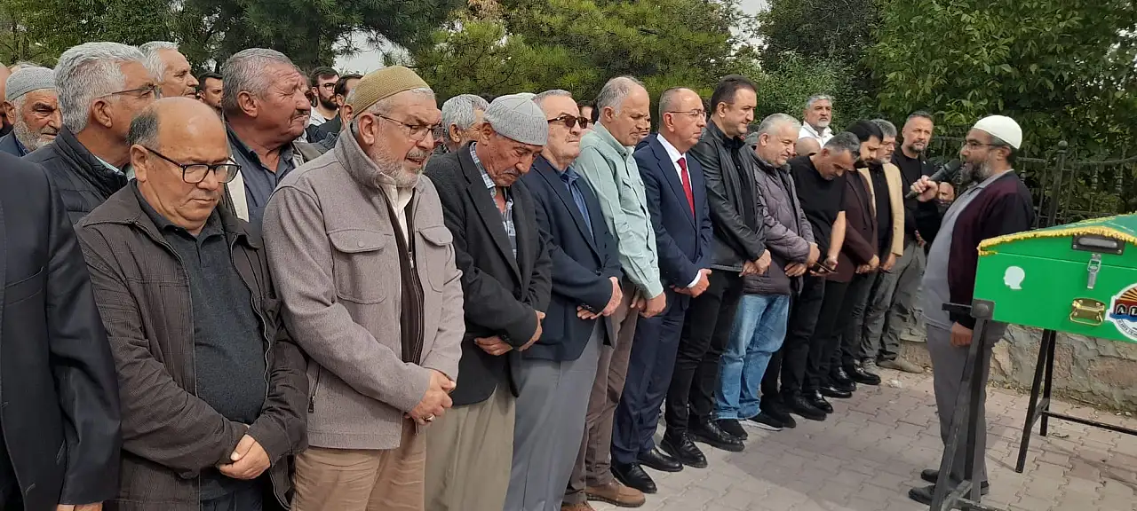 Konya basın camiasının acı günü! Kemal Soylu'nun babası son yolculuğuna uğurlandı.
