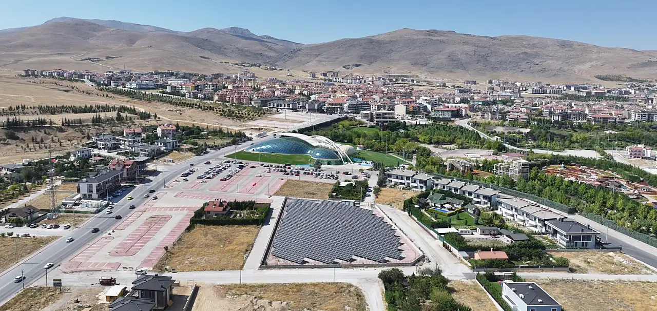 Konya'da güneş sadece şehri aydınlatmıyor: Belediyeye milyonlarca kilovat enerji sağlıyor