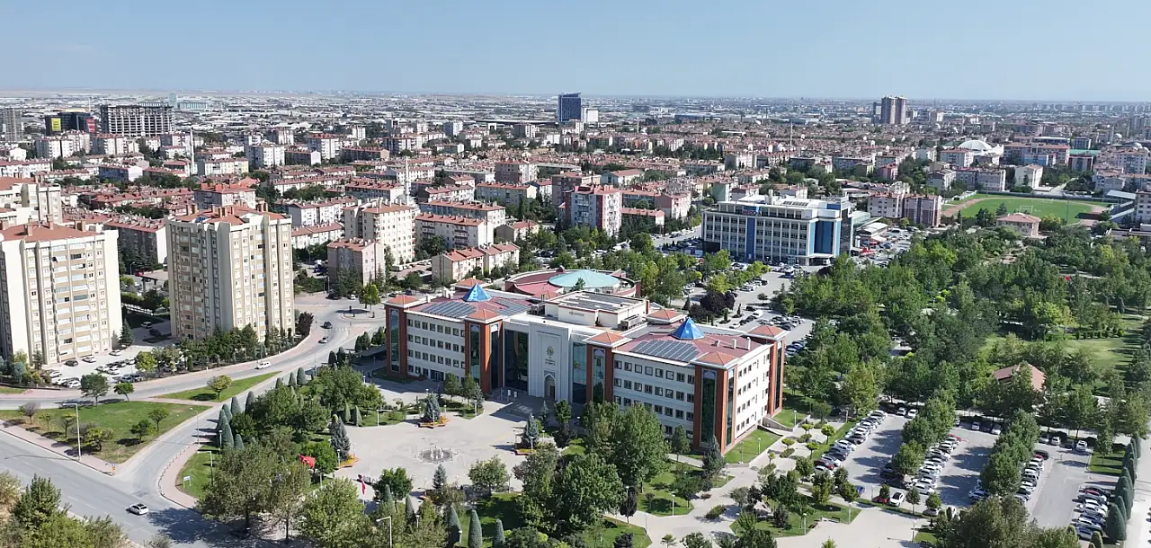 Konya'da güneş sadece şehri aydınlatmıyor: Belediyeye milyonlarca kilovat enerji sağlıyor