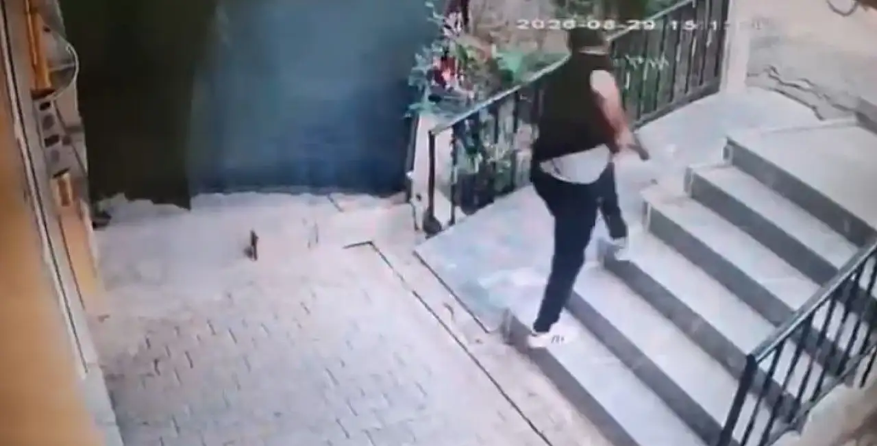 4 yaşındaki çocukların kavgası silahlı tehdide dönüştü